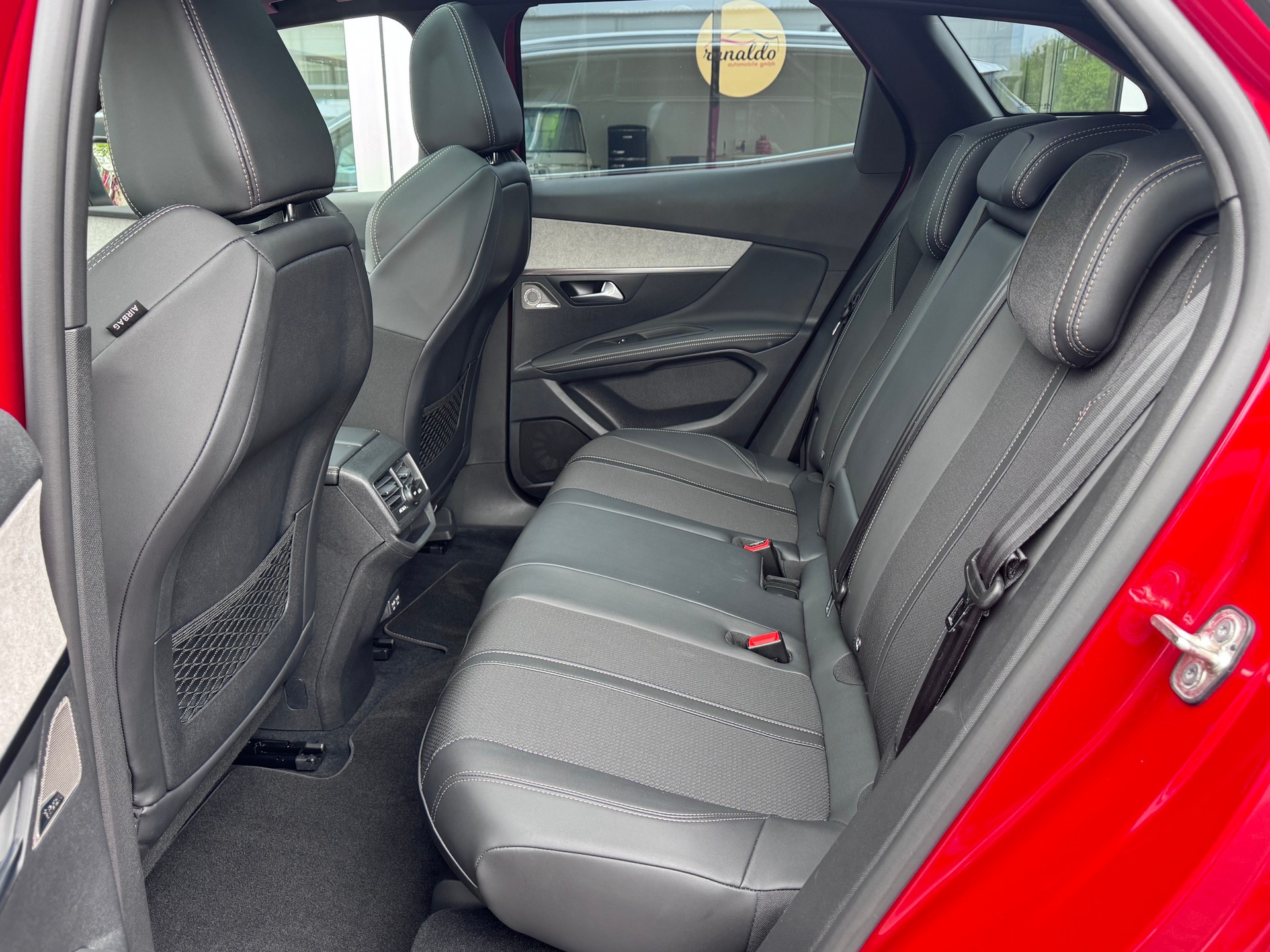 PEUGEOT 3008 1.5 BlueHDi GT EAT8+LED Scheinwerfer+ACC+NAVI+Rückfahrkamera+Getönte Scheiben+Panorama-Glasdach+18"Alu+Winterräder+-image-9