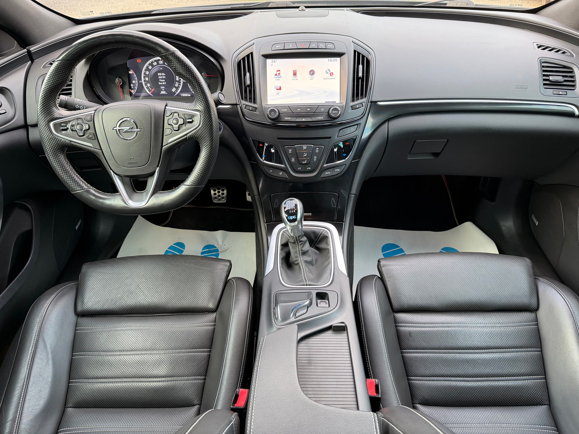 OPEL Insignia 2.8 Turbo OPC Unlimited 4WD-image-11