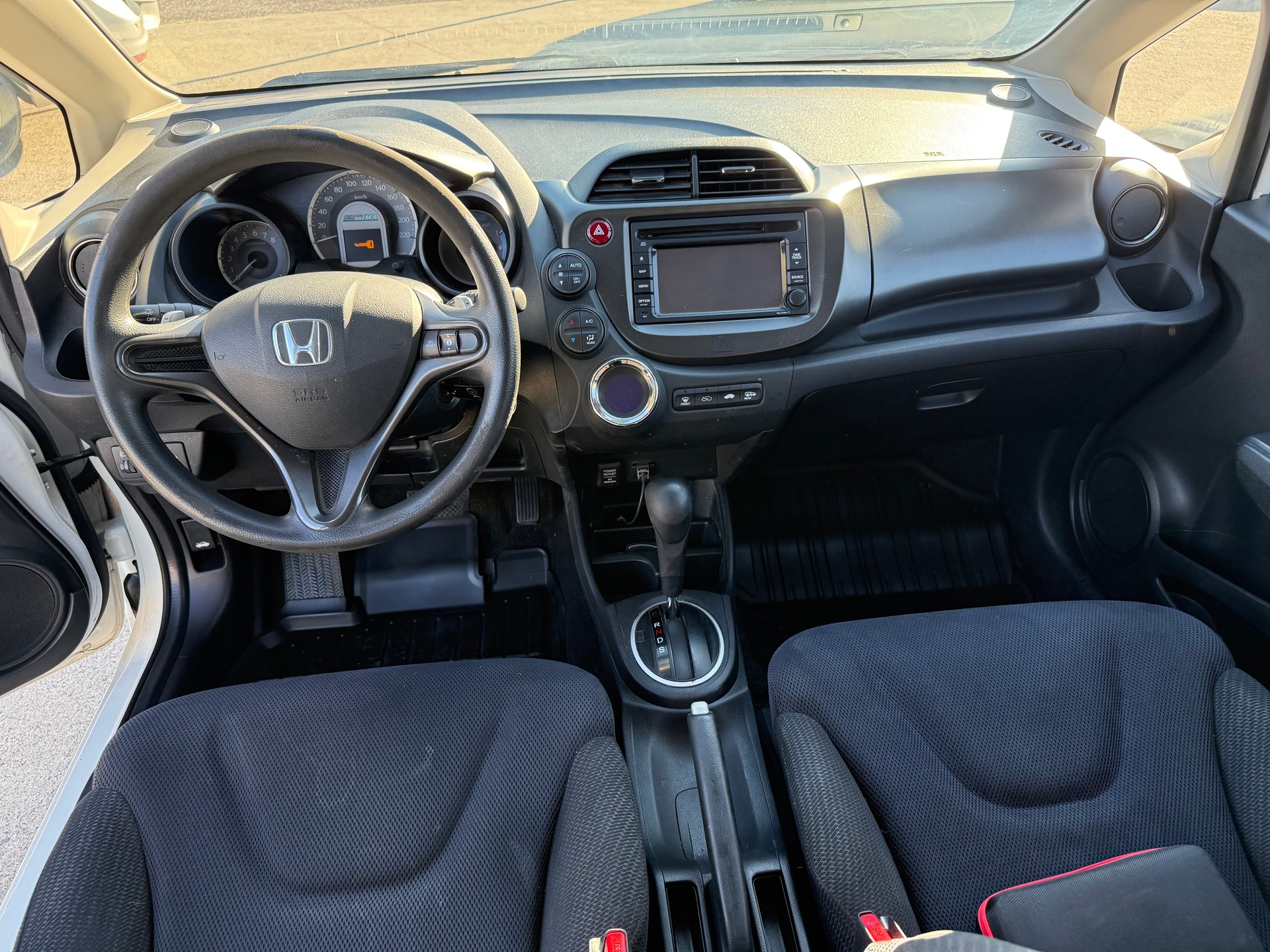 HONDA Jazz 1.3i Hybrid Exclusive CVT-image-14