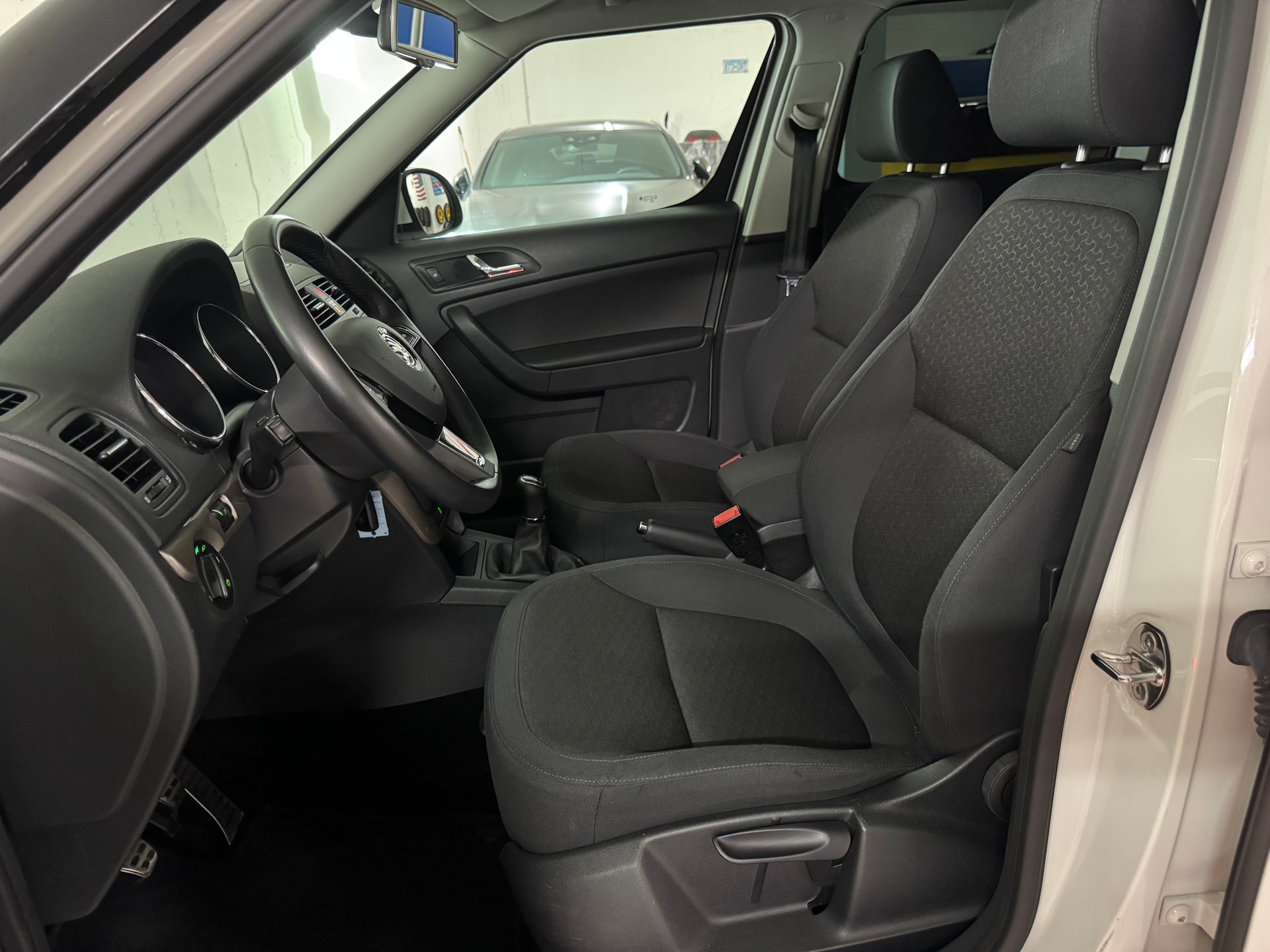 SKODA Yeti 2.0 TDI Elegance 4x4-image-9