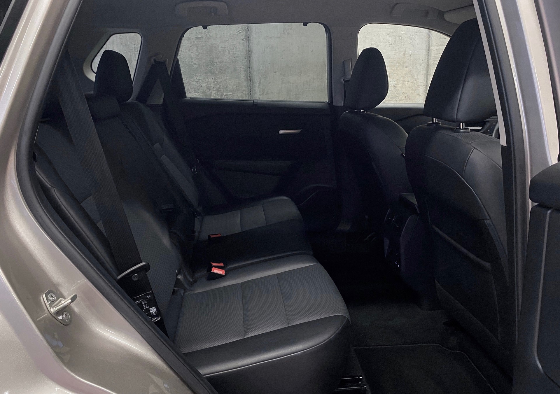 NISSAN X-Trail *1.5 VC-T*e-Power*4WD*7 Sitze*Swiss*Tekna*-image-4