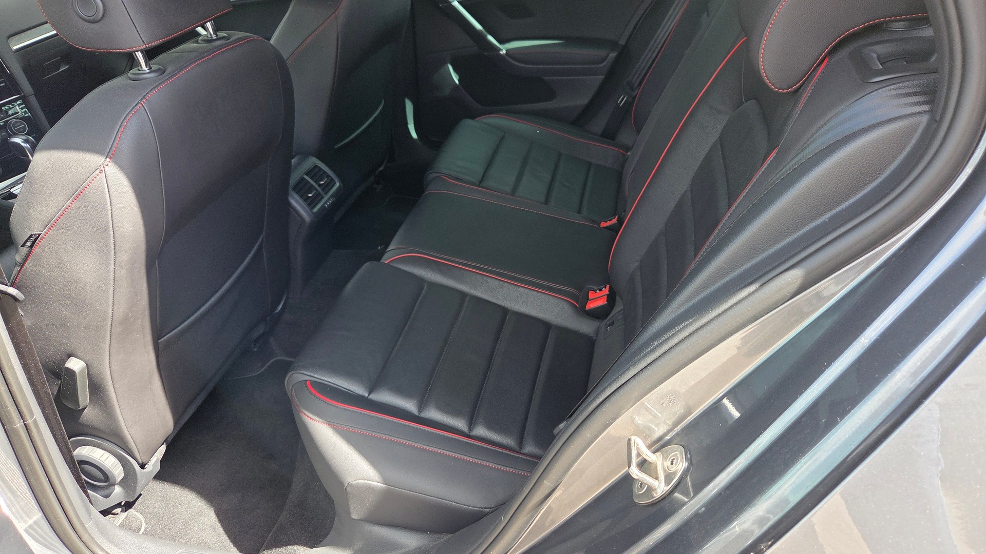 VW Golf 2.0 TSI GTI Performance DSG-image-9