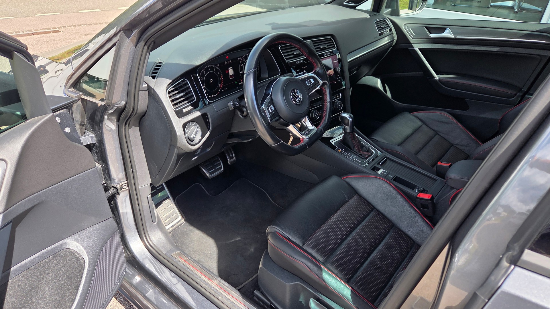 VW Golf 2.0 TSI GTI Performance DSG-image-10