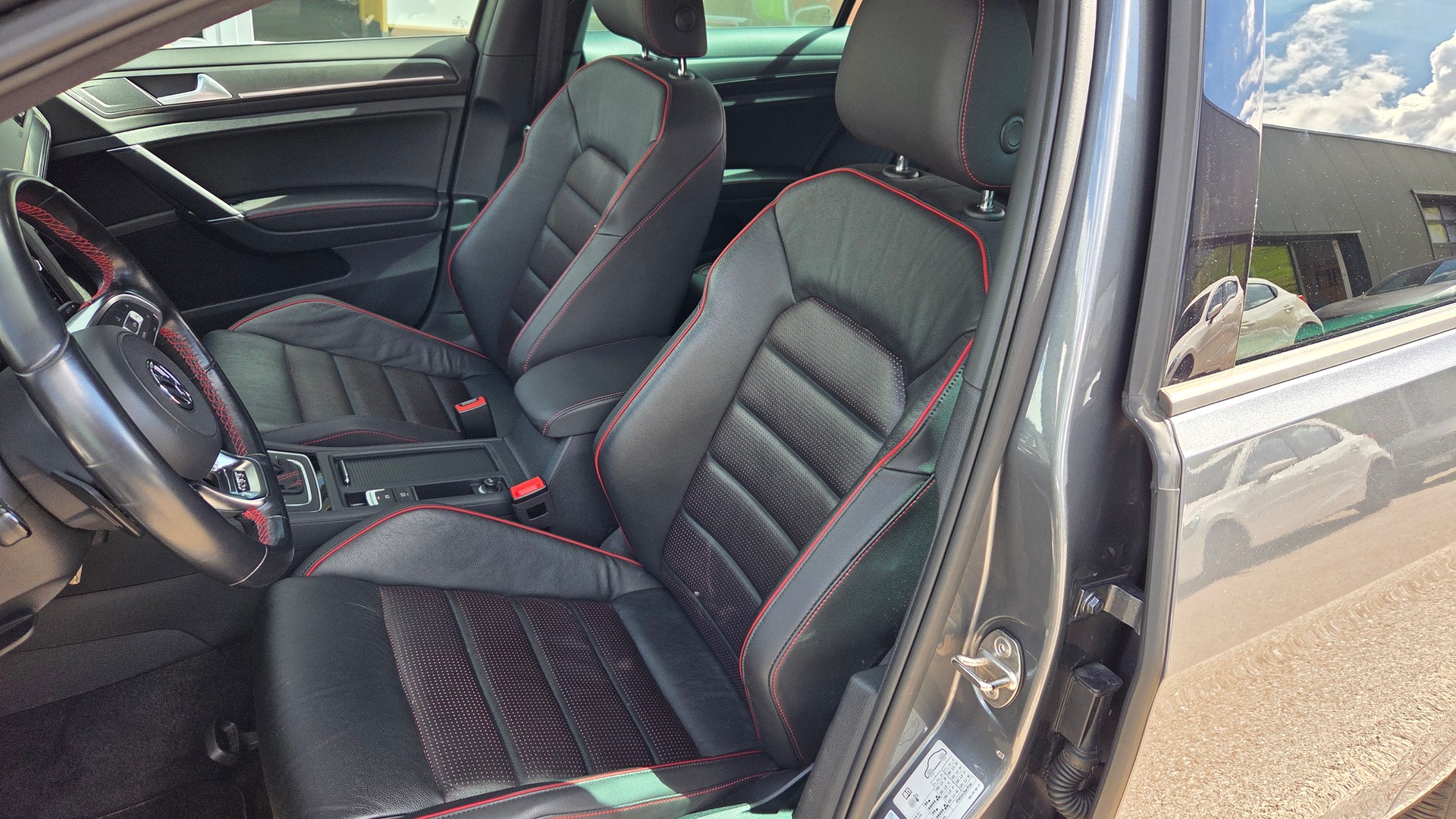 VW Golf 2.0 TSI GTI Performance DSG-image-11