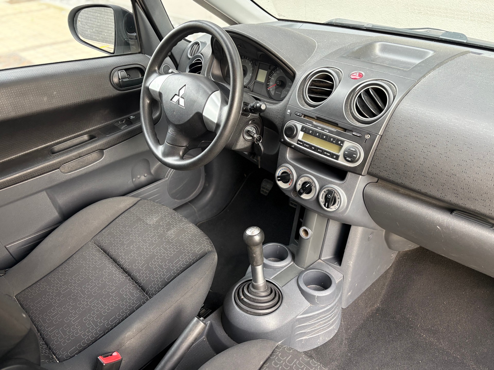 MITSUBISHI Colt 1.1 12V 35 Jubilé (Frisch ab MFK 09.26)-image-9