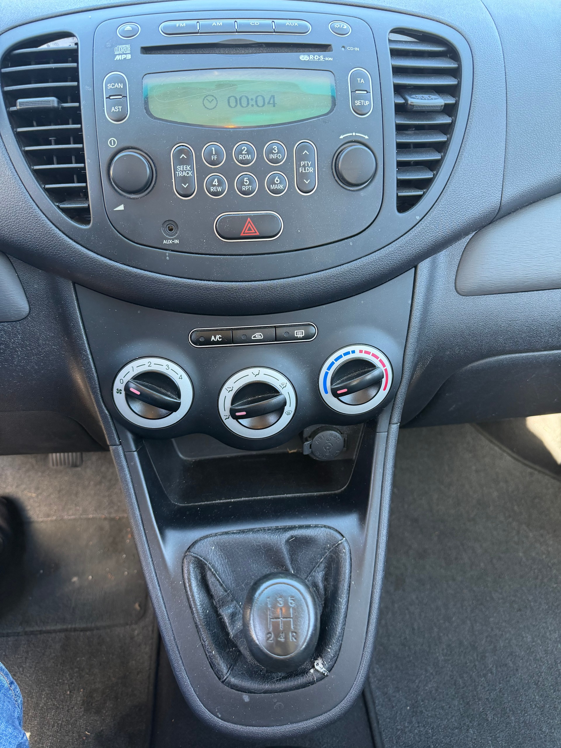 HYUNDAI i10 1.1 Comfort-image-6