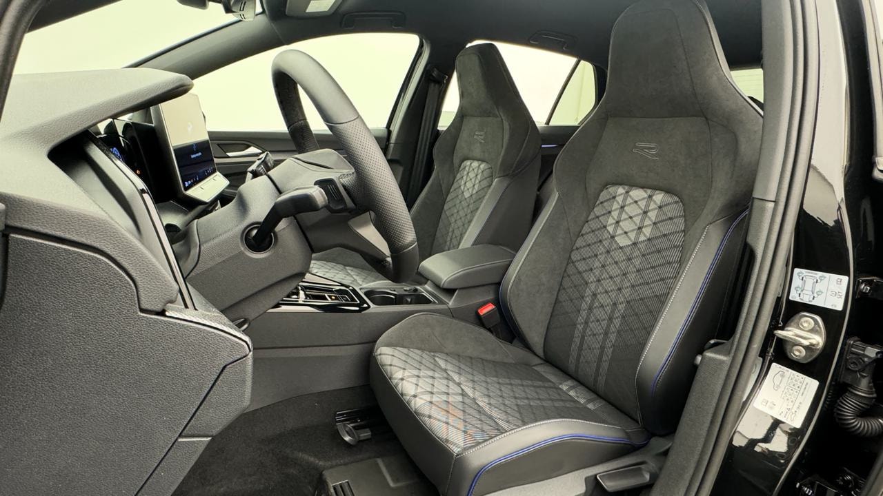 VW Golf 1.5 e TSI mHEV R-Line DSG-image-4