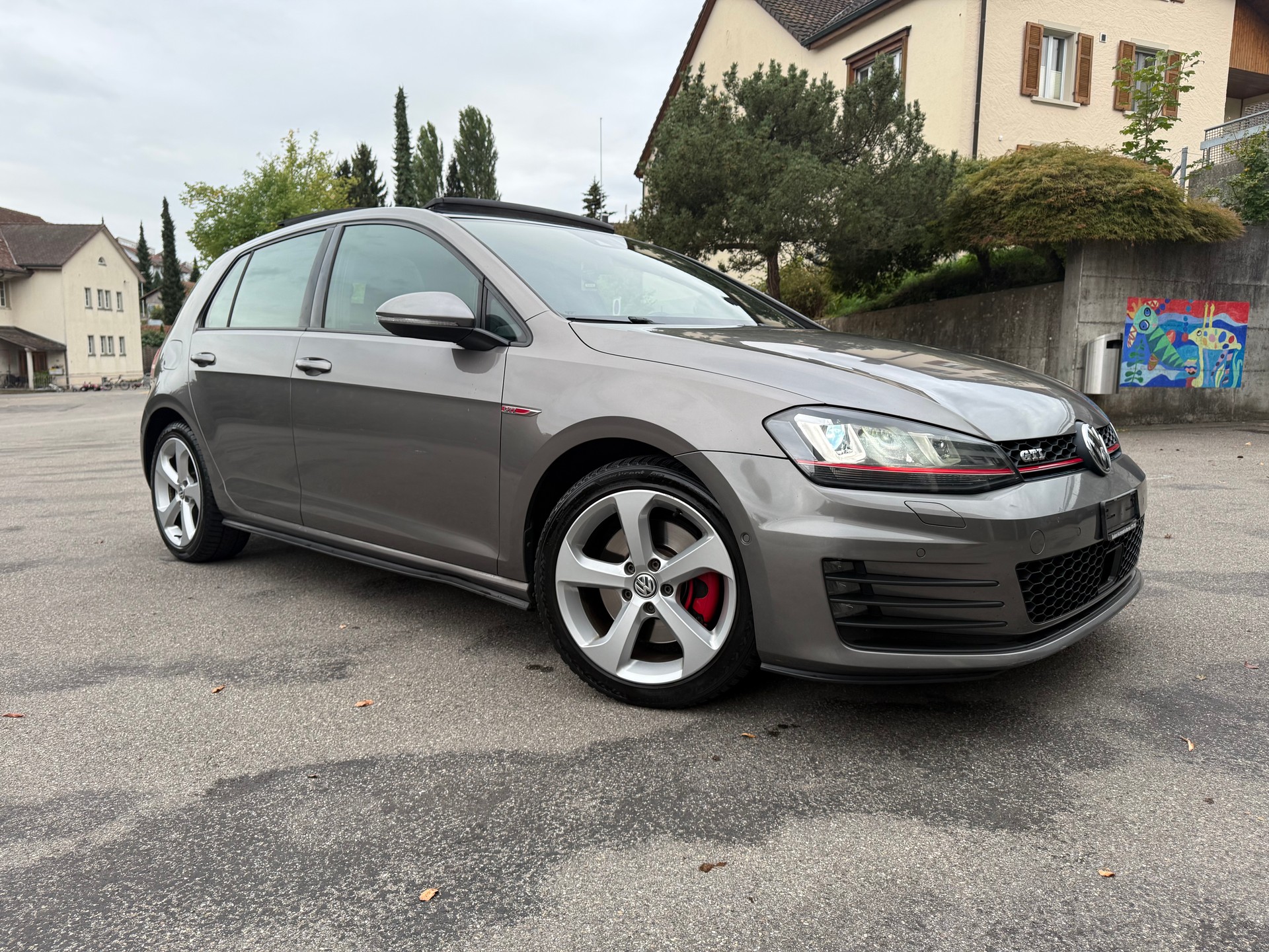 VW 2.0 TSI GTI DSG mit Panorama-Ausstell-/Schiebedach Rückfahkamera & Winterräder MFK 08/26-image-0