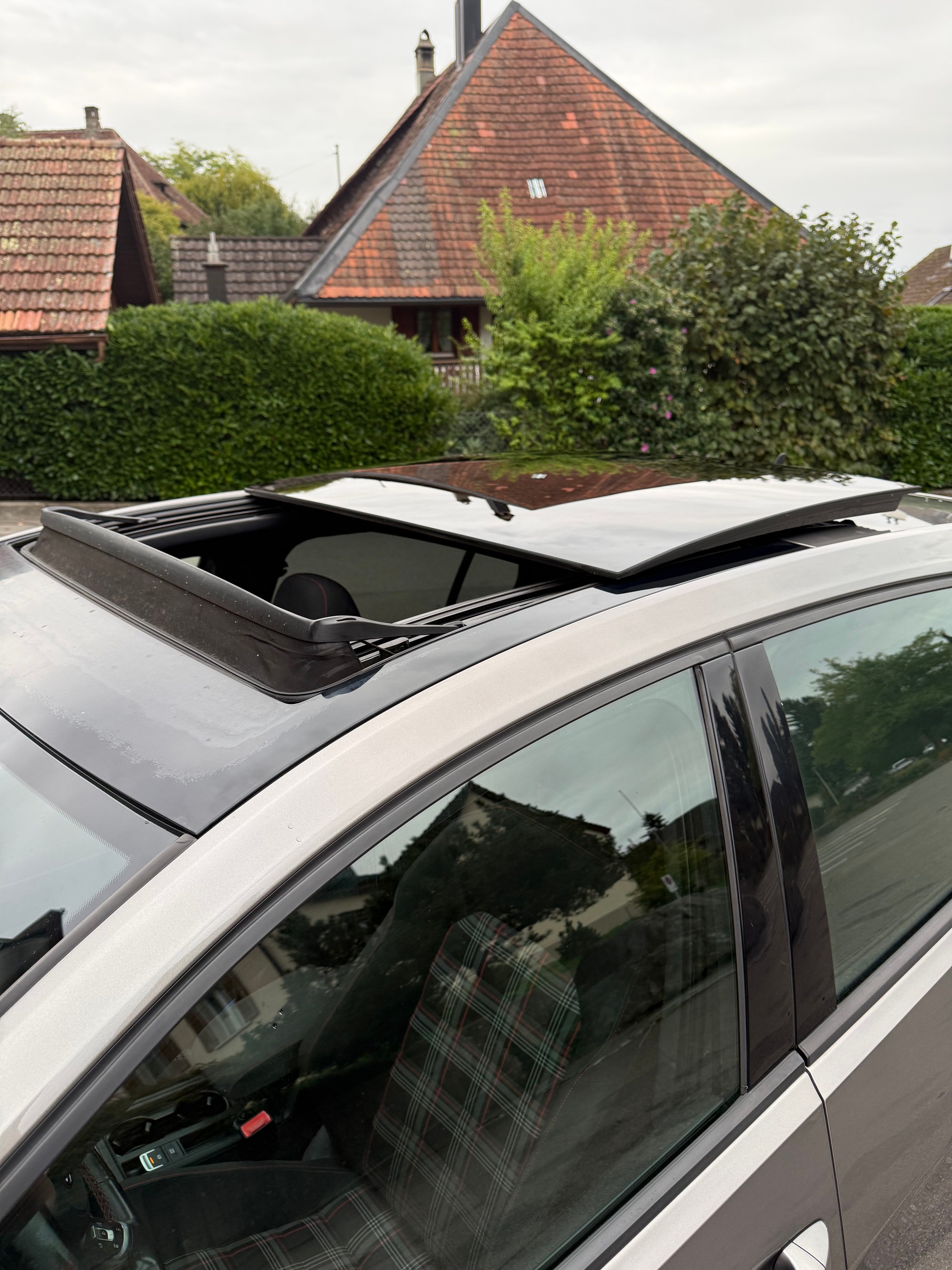 VW 2.0 TSI GTI DSG mit Panorama-Ausstell-/Schiebedach Rückfahkamera & Winterräder MFK 08/26-image-4