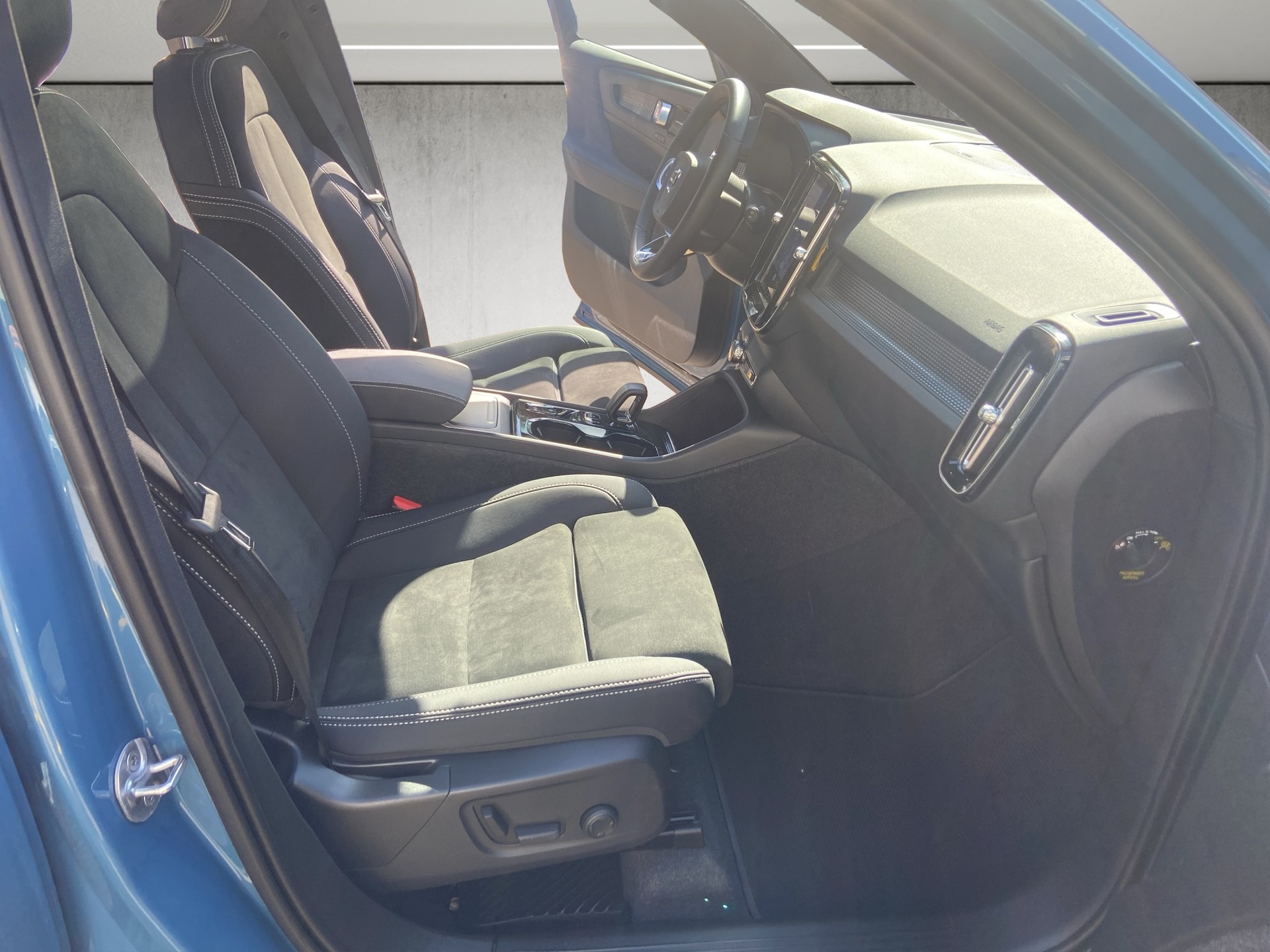 VOLVO XC40 B4 Benzin Mild Hybrid AWD Ultim. Dark DCT-image-11