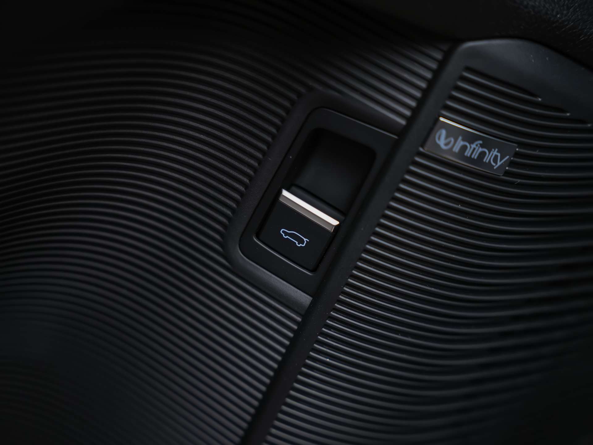 BYD Seal U DM-i Design AWD *SOFORT Verfügbar*Werksgarantie*Lenkradheizung*Sitzbelüftung*360° Kamera*-image-25