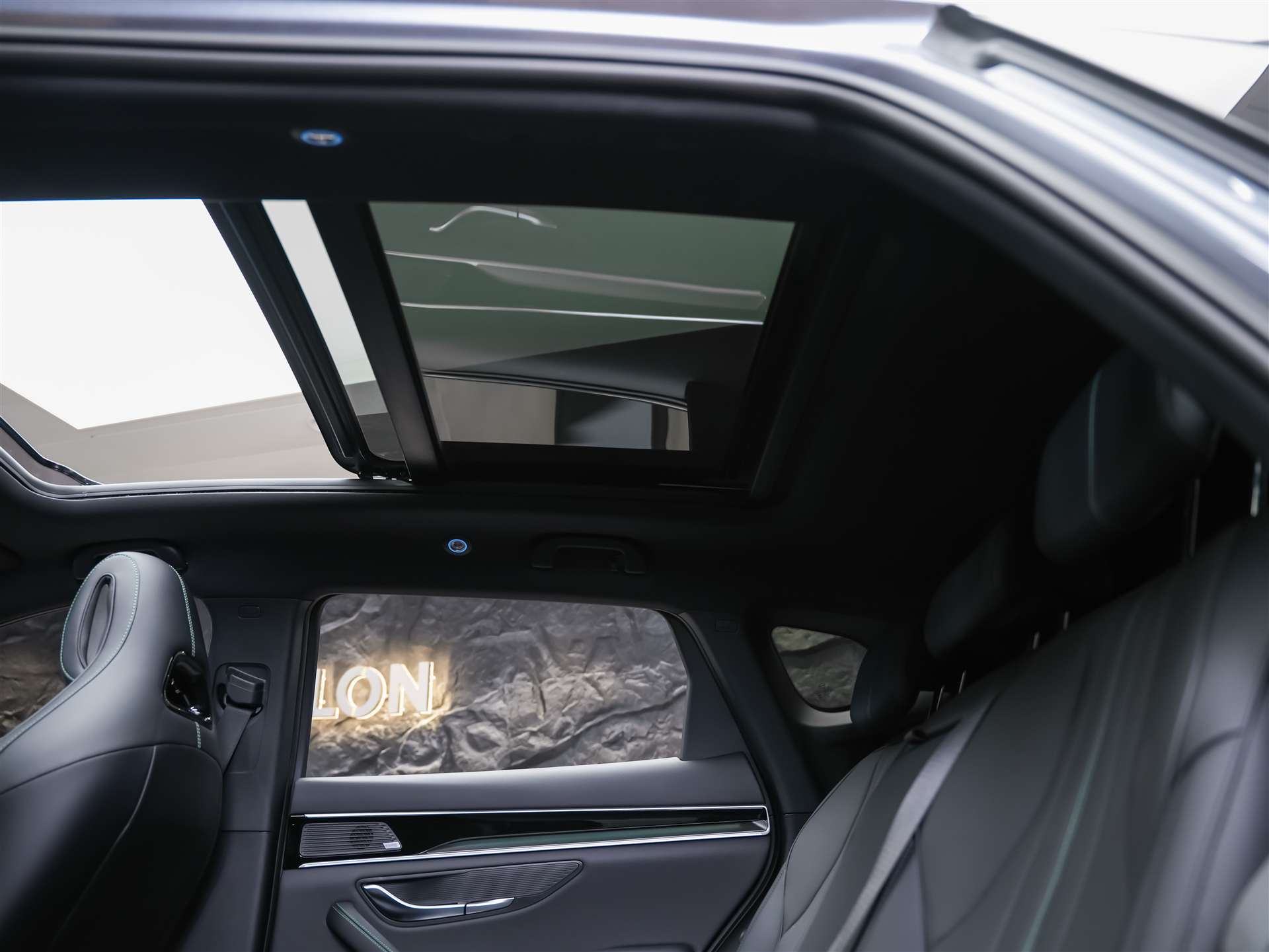 BYD Seal U DM-i Design AWD *SOFORT Verfügbar*Werksgarantie*Lenkradheizung*Sitzbelüftung*360° Kamera*-image-12