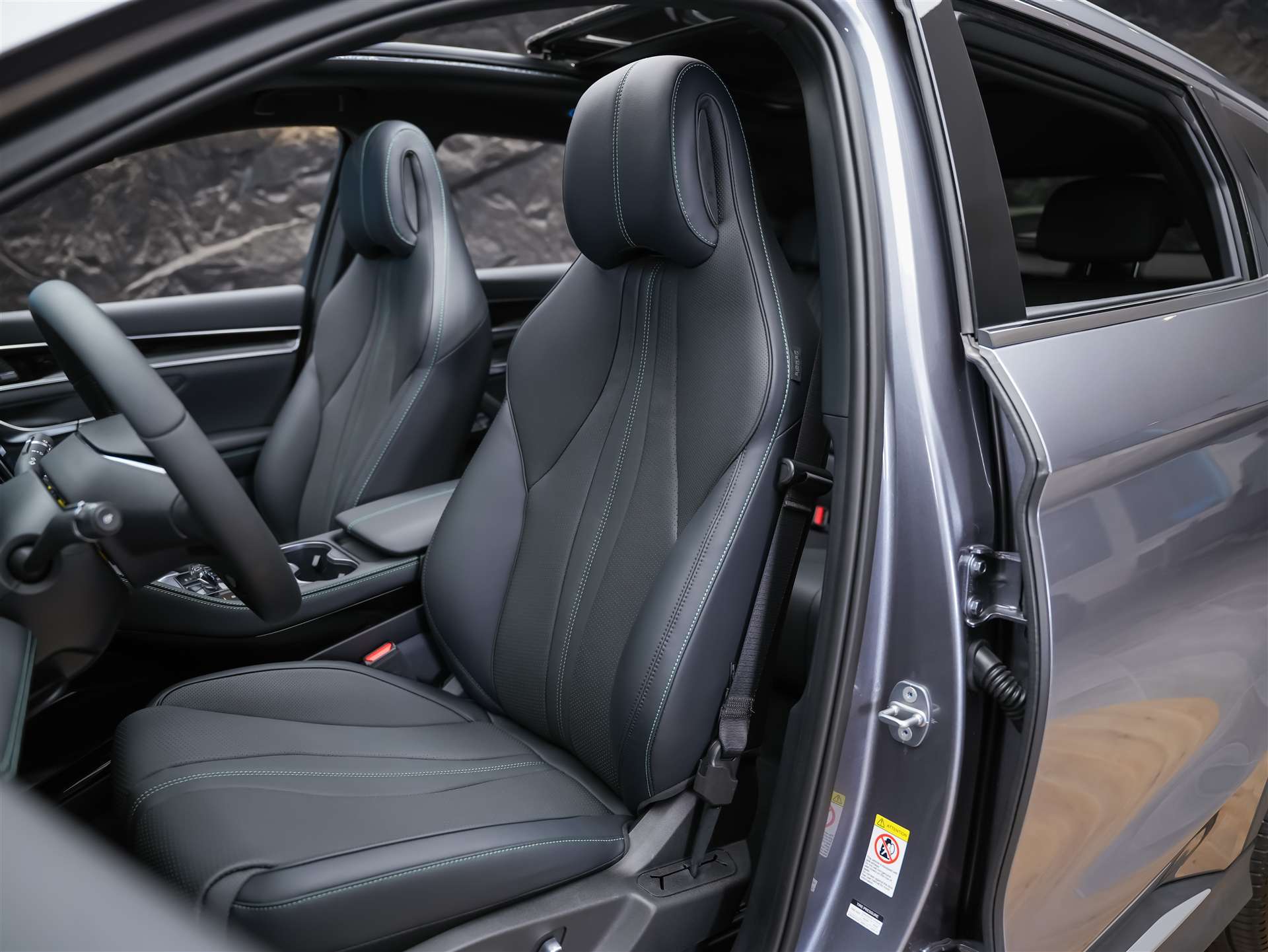 BYD Seal U DM-i Design AWD *SOFORT Verfügbar*Werksgarantie*Lenkradheizung*Sitzbelüftung*360° Kamera*-image-8