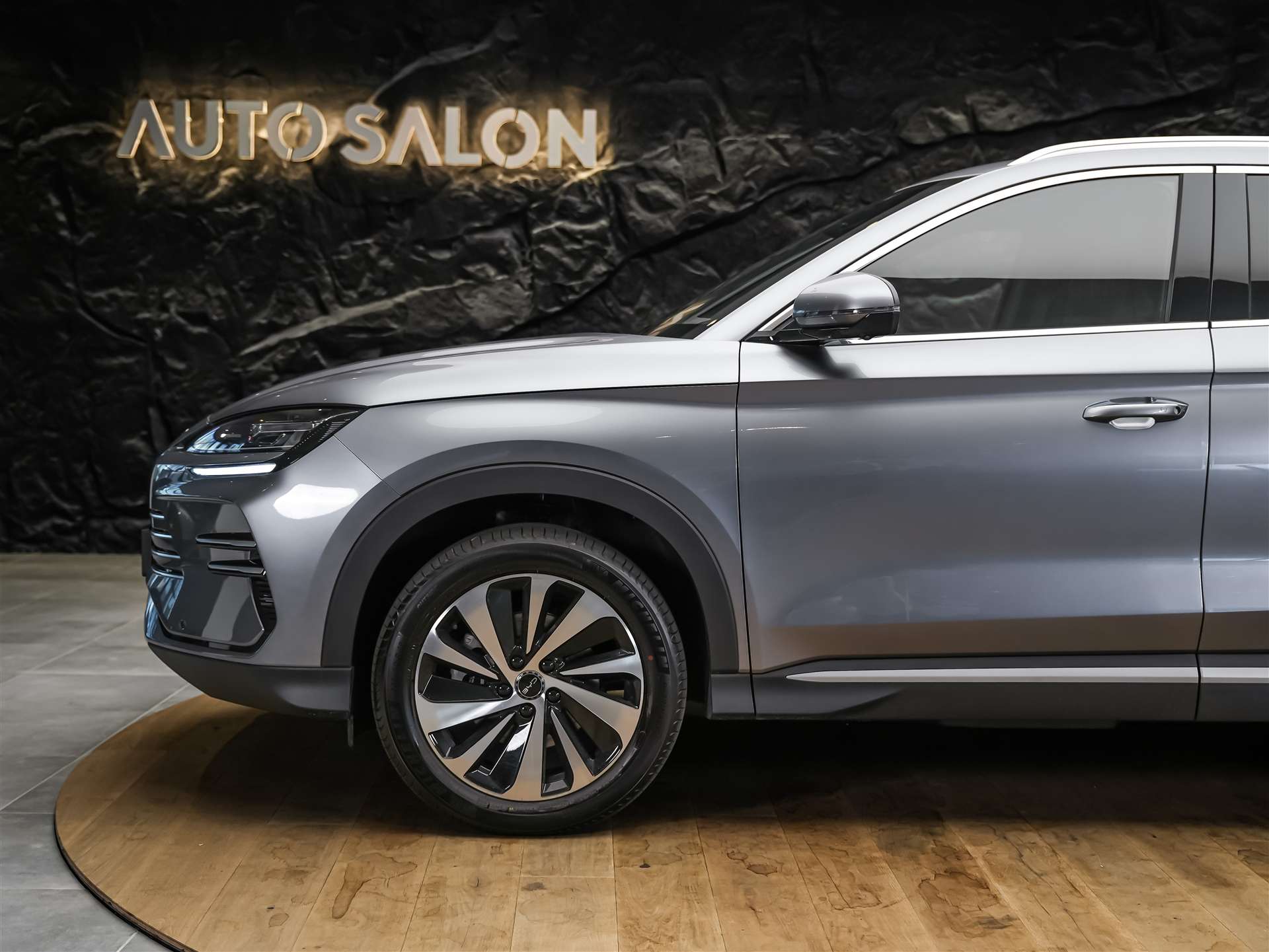 BYD Seal U DM-i Design AWD *SOFORT Verfügbar*Werksgarantie*Lenkradheizung*Sitzbelüftung*360° Kamera*-image-16