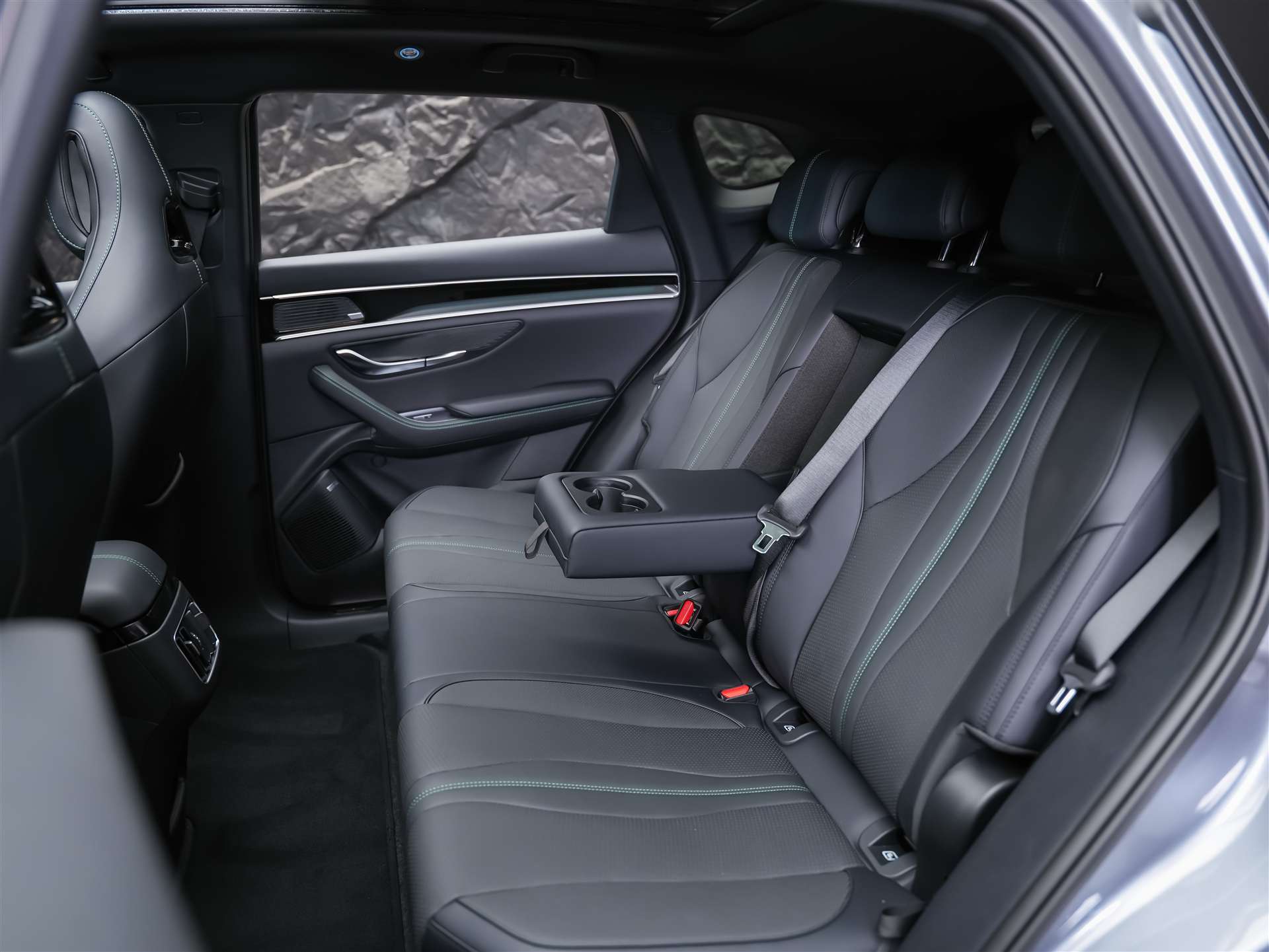 BYD Seal U DM-i Design AWD *SOFORT Verfügbar*Werksgarantie*Lenkradheizung*Sitzbelüftung*360° Kamera*-image-14