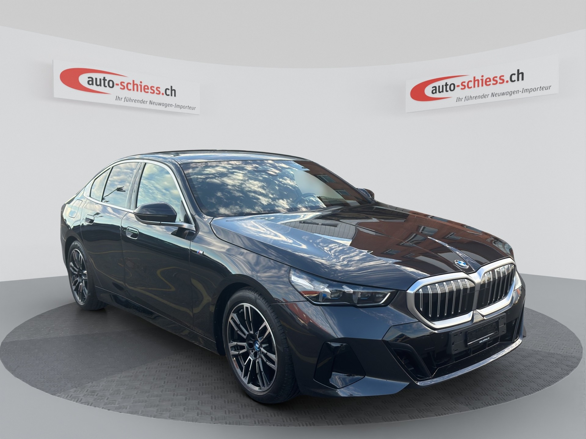 BMW 520d 48V M Sport Steptronic-image-0