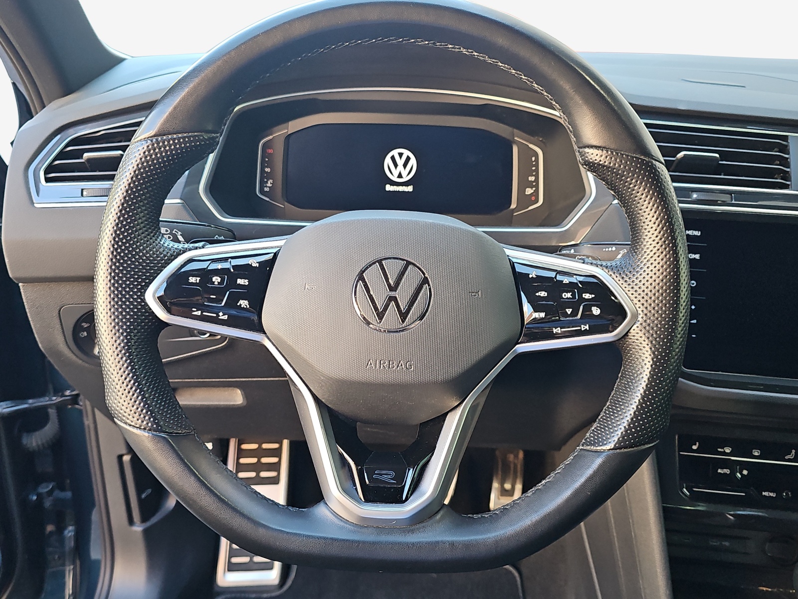 VW Tiguan 2.0 TDI SCR R-Line 4Motion DSG-image-9