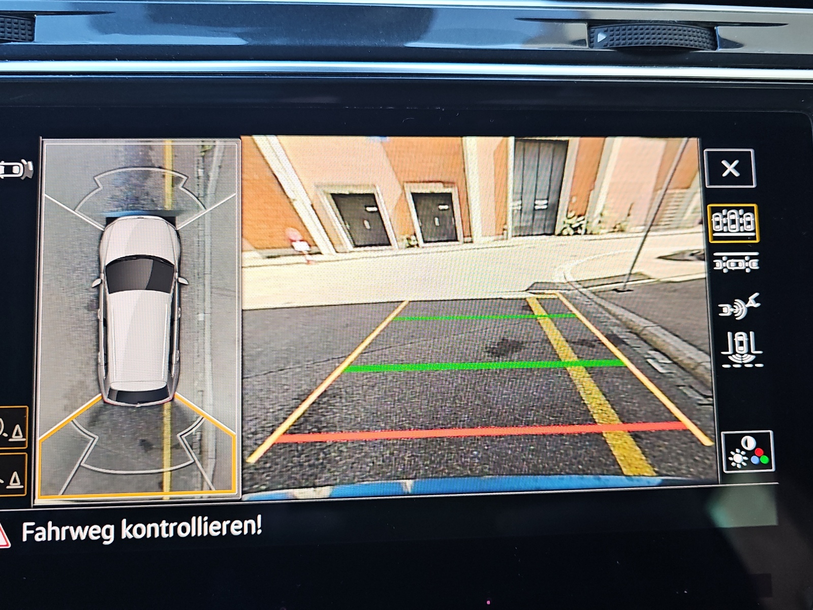 VW Tiguan 2.0 TDI SCR R-Line 4Motion DSG-image-14