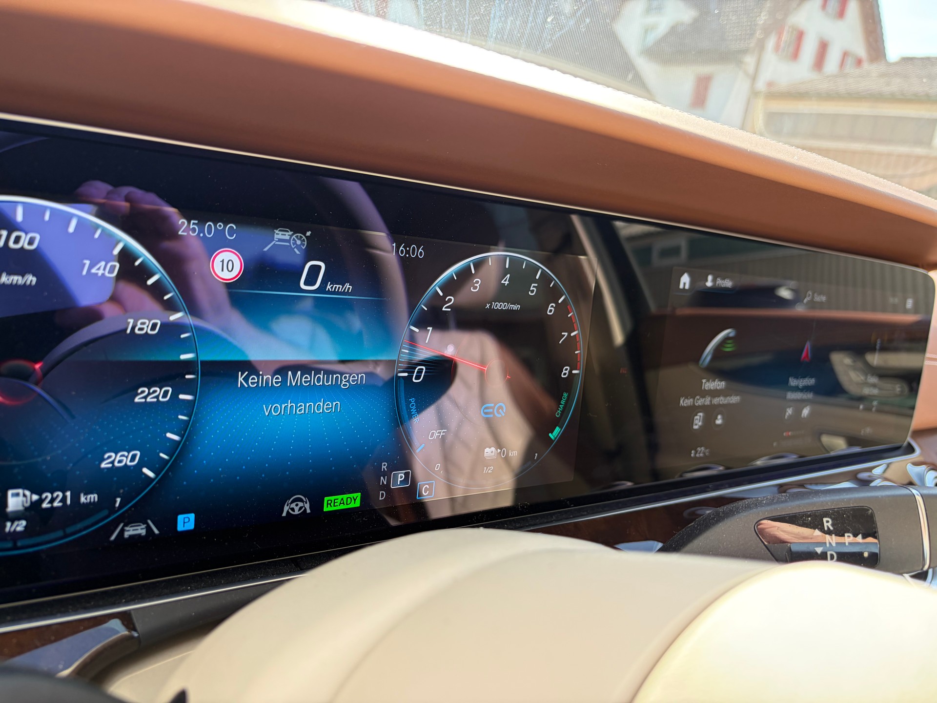 MERCEDES-BENZ E 300 e 4Matic Avantgarde 9G-Tronic-image-10