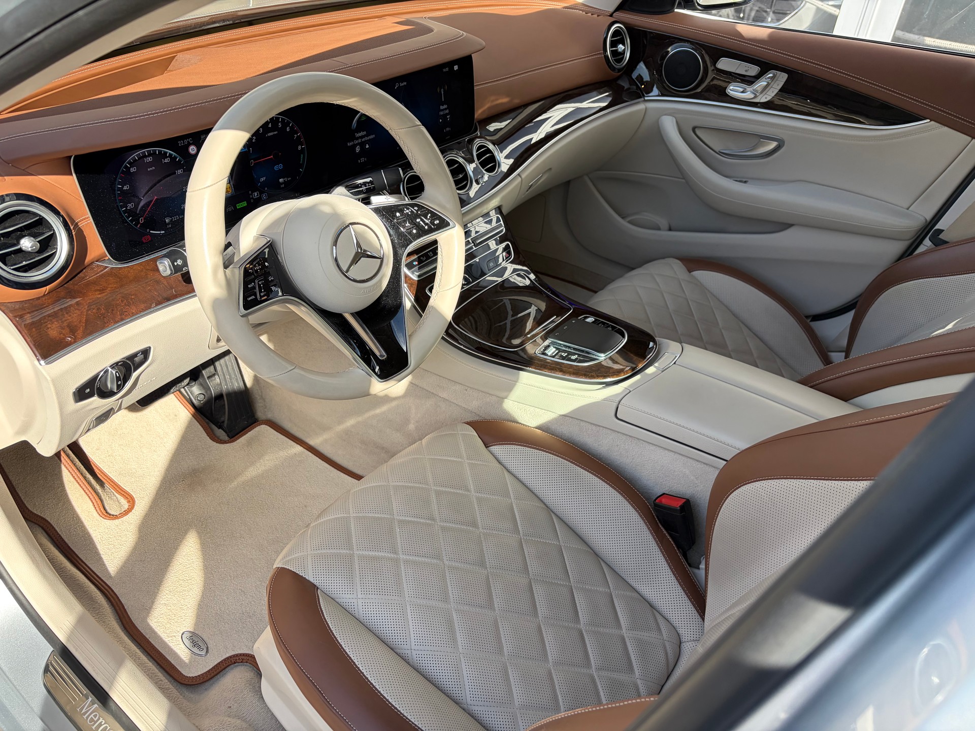 MERCEDES-BENZ E 300 e 4Matic Avantgarde 9G-Tronic-image-6
