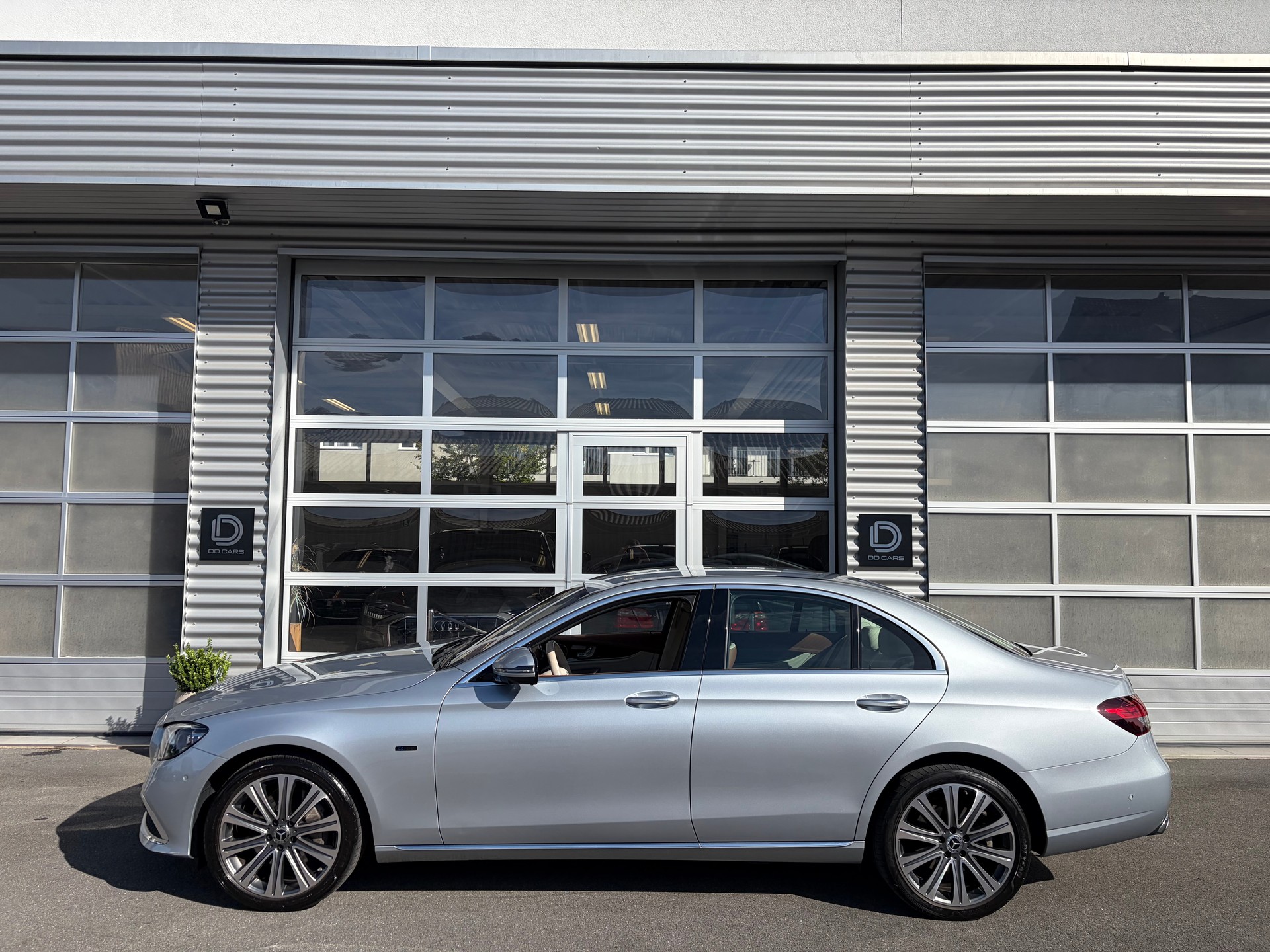 MERCEDES-BENZ E 300 e 4Matic Avantgarde 9G-Tronic-image-0