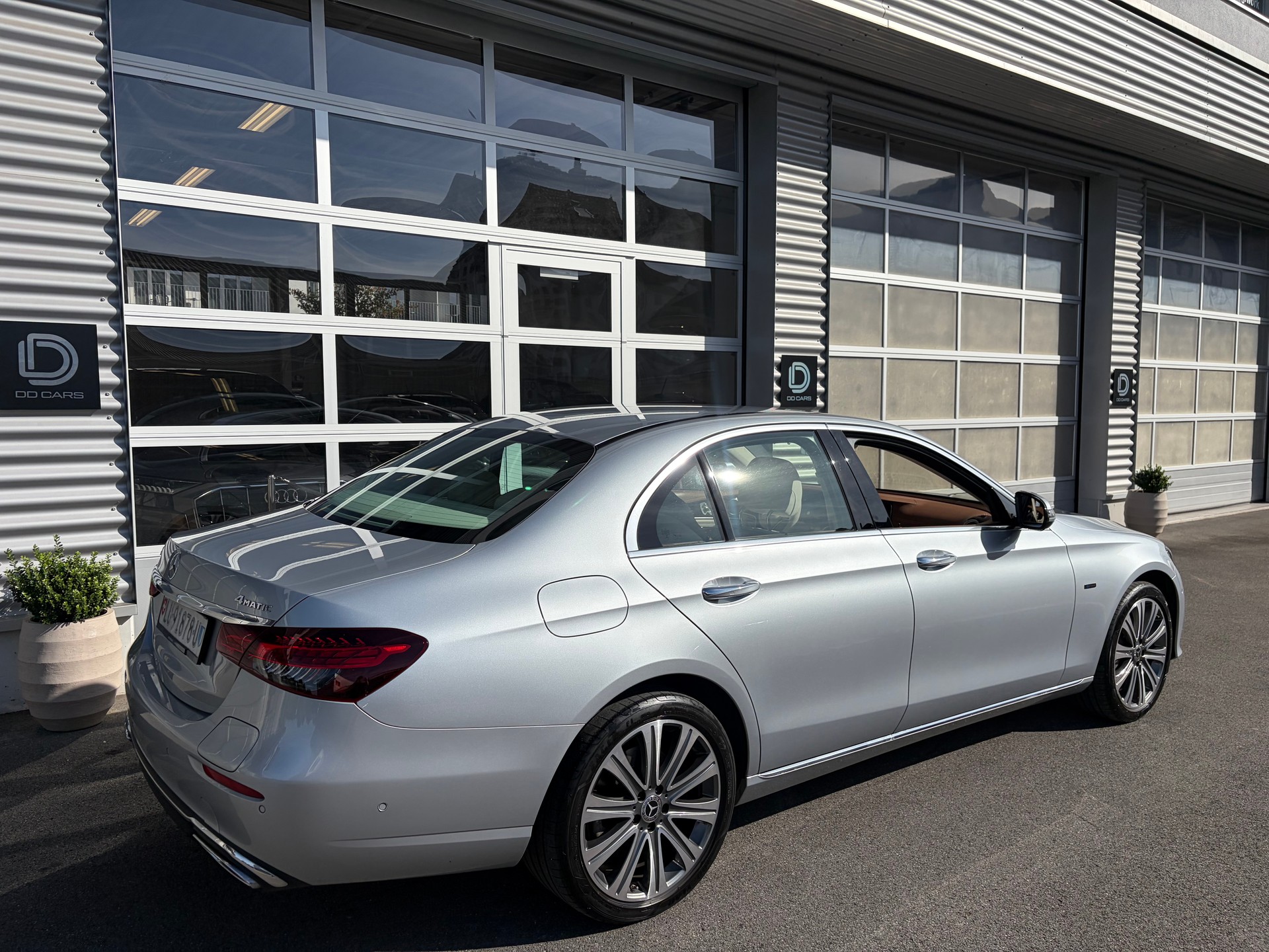 MERCEDES-BENZ E 300 e 4Matic Avantgarde 9G-Tronic-image-3