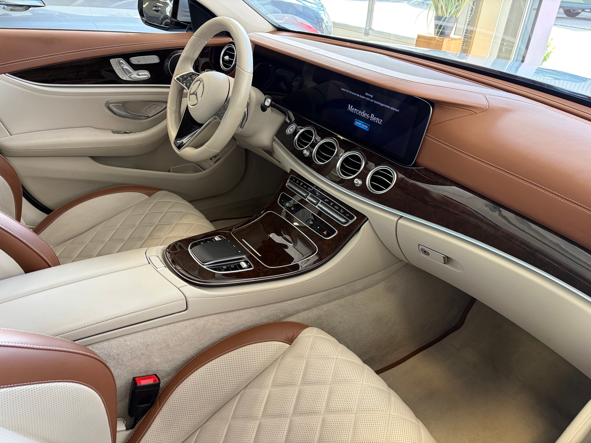 MERCEDES-BENZ E 300 e 4Matic Avantgarde 9G-Tronic-image-9