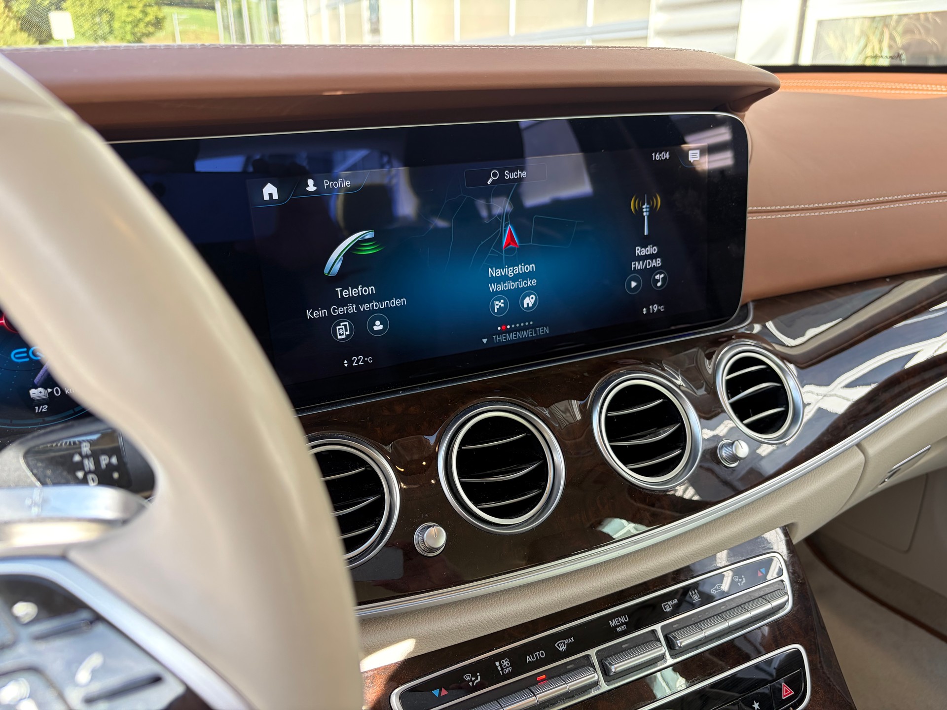 MERCEDES-BENZ E 300 e 4Matic Avantgarde 9G-Tronic-image-14