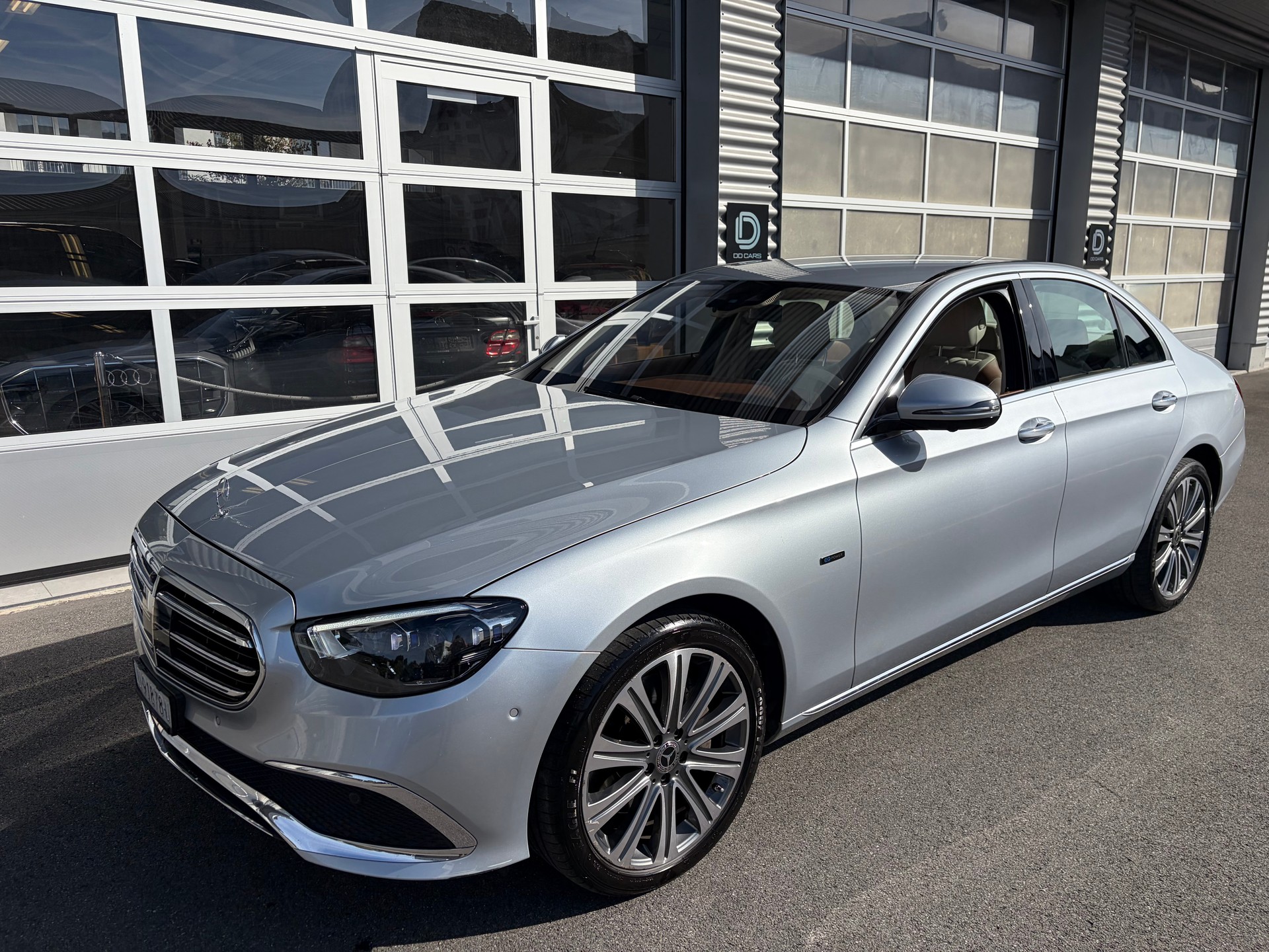 MERCEDES-BENZ E 300 e 4Matic Avantgarde 9G-Tronic-image-2