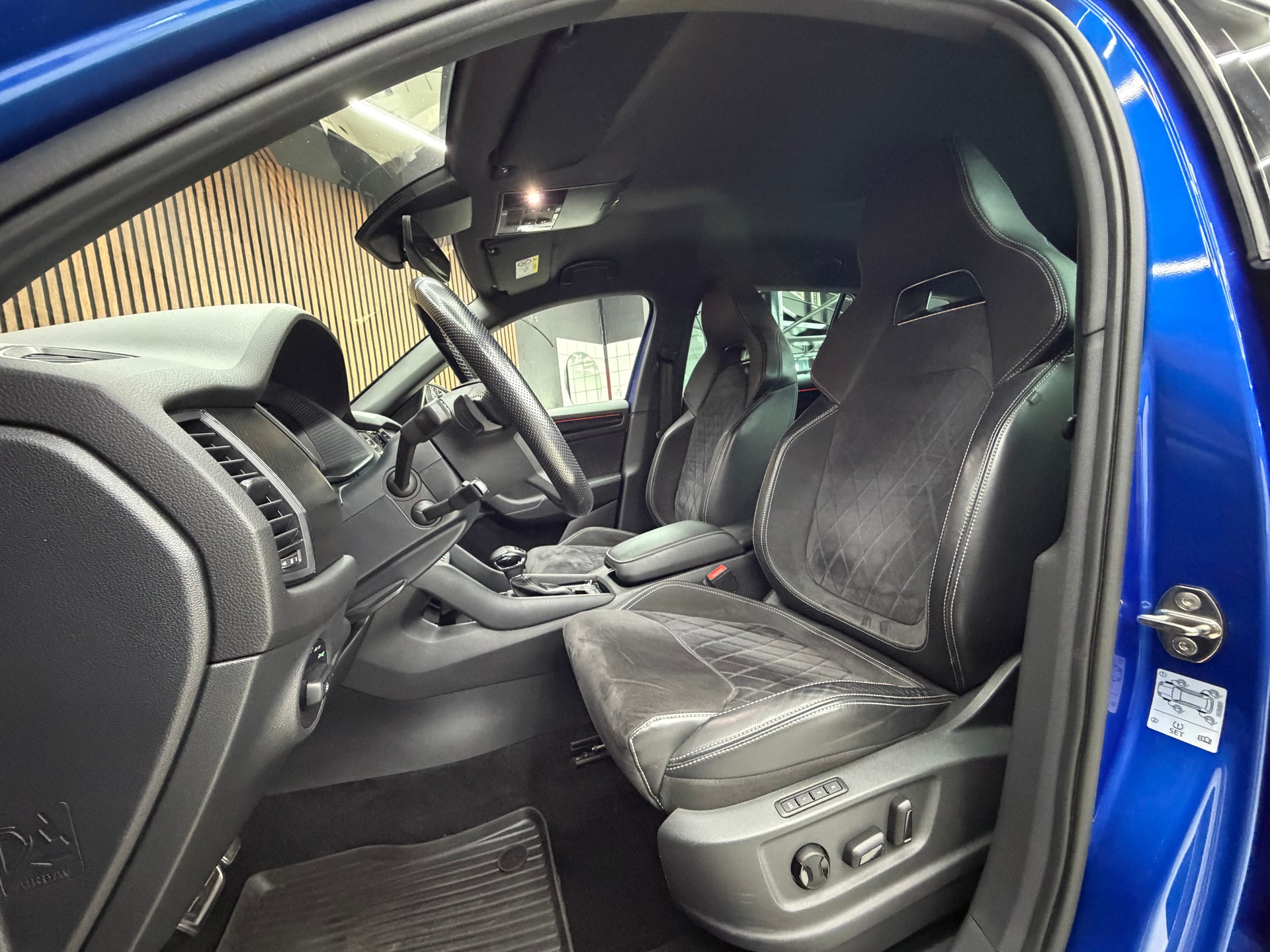 SKODA SportLine 2.0TSI 4x4 190PS DSG-image-9