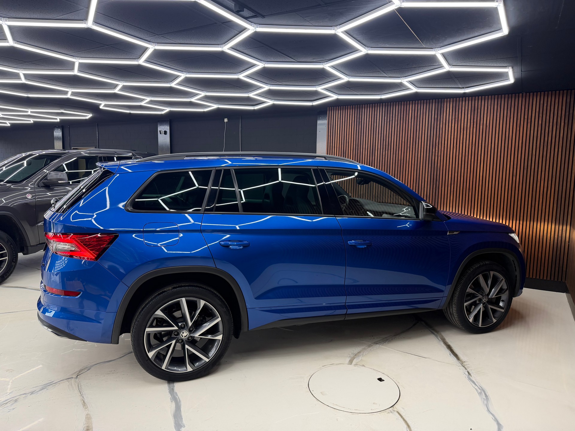 SKODA SportLine 2.0TSI 4x4 190PS DSG-image-4