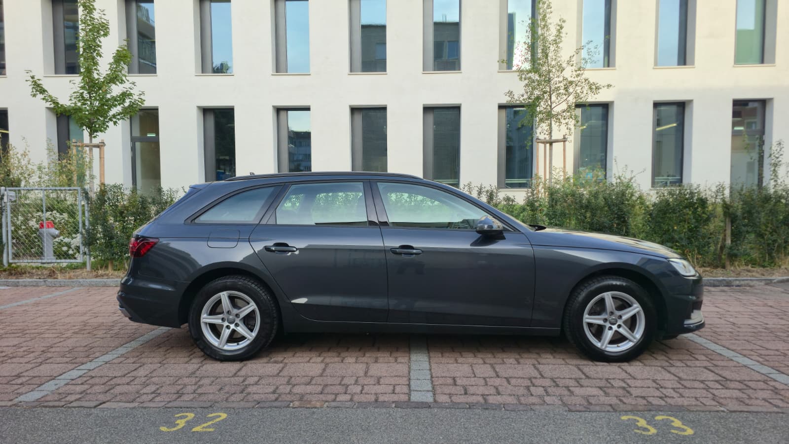 AUDI A4 Avant 35 TDI S-tronic| Ab MFK| Frisch ab Service| Rückfahrt Kamera| Lane Assistent| Totwinkel Assistent| Top Gepflegt-image-3