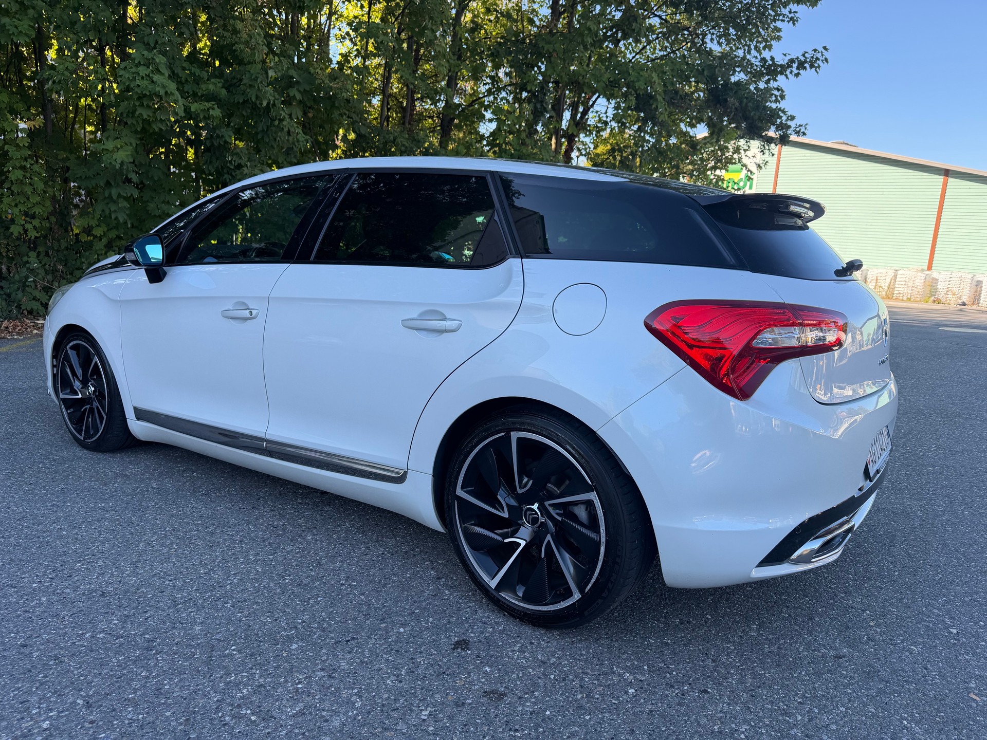 DS AUTOMOBILES DS5 2.0 HDi Sport Chic Automatic-image-2