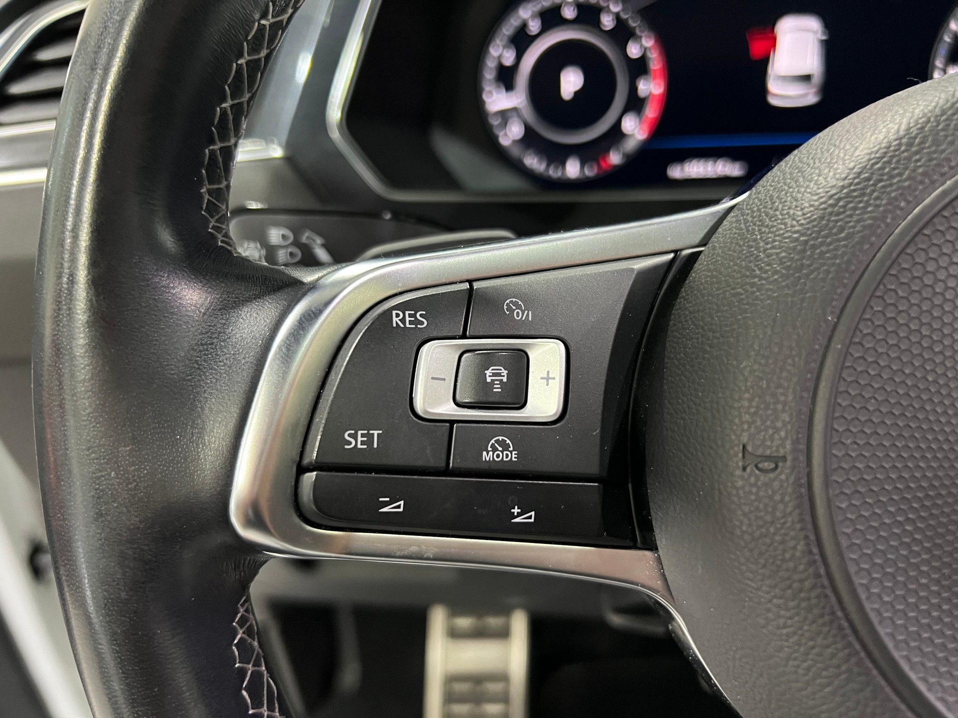 VW Tiguan 2.0TSI Highline 4Motion DSG**Panodach,AHK,LED,Frisch ab MFK**-image-12