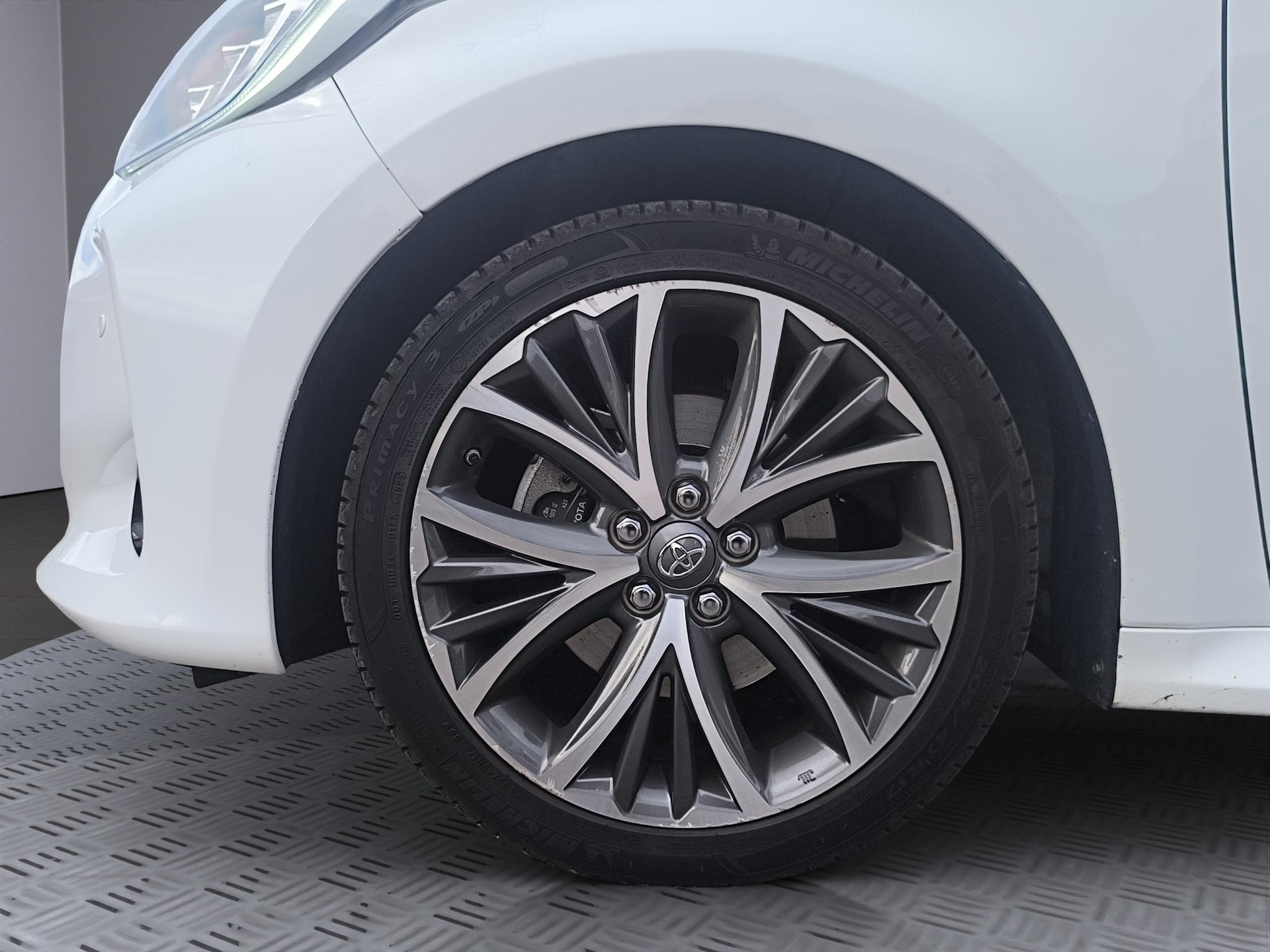 TOYOTA Yaris 1.5 VVT-i HSD Premium-image-18