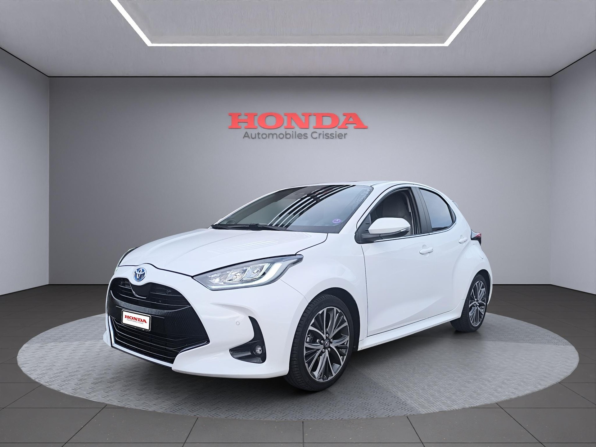 TOYOTA Yaris 1.5 VVT-i HSD Premium-image-2