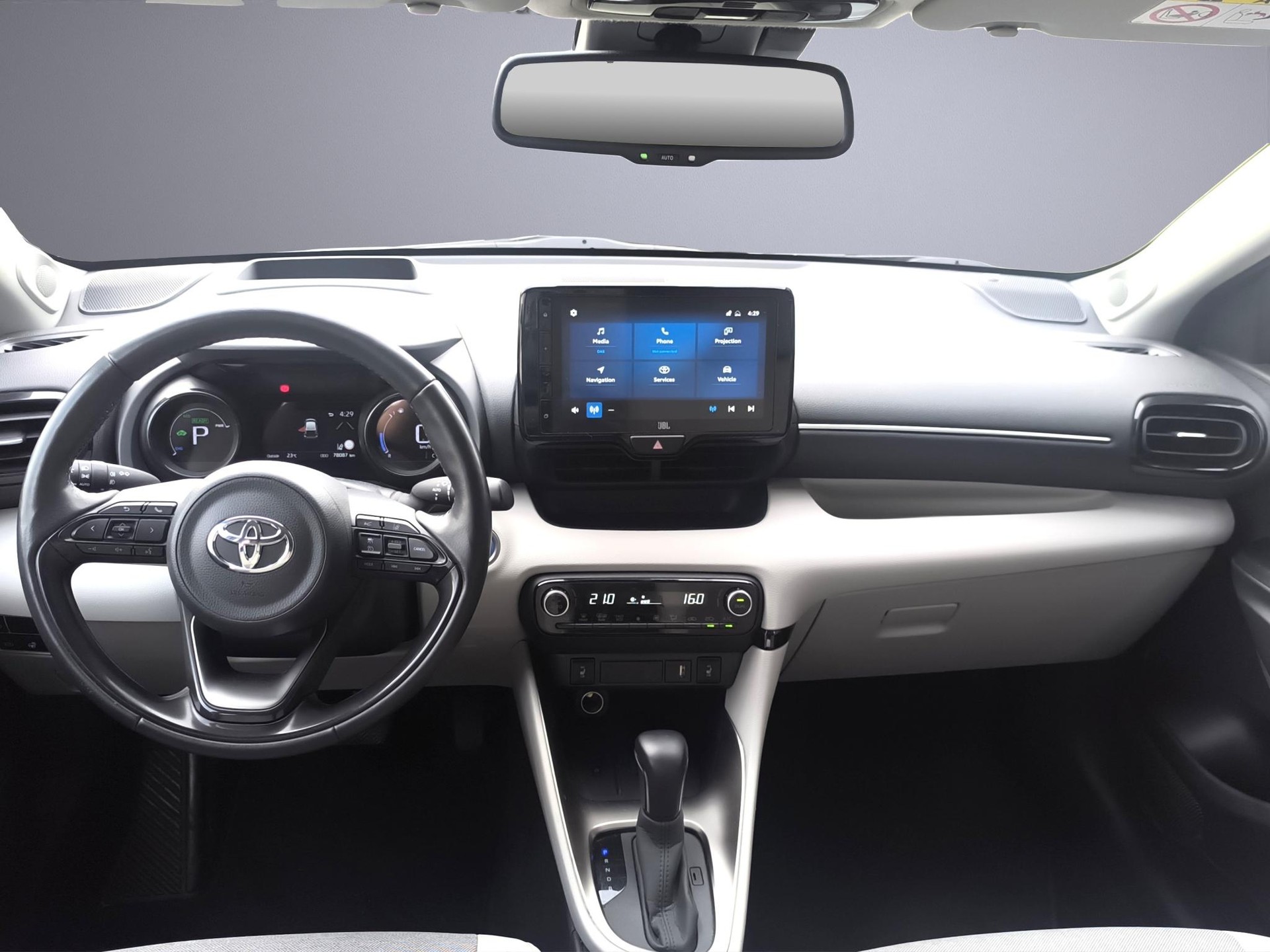 TOYOTA Yaris 1.5 VVT-i HSD Premium-image-10
