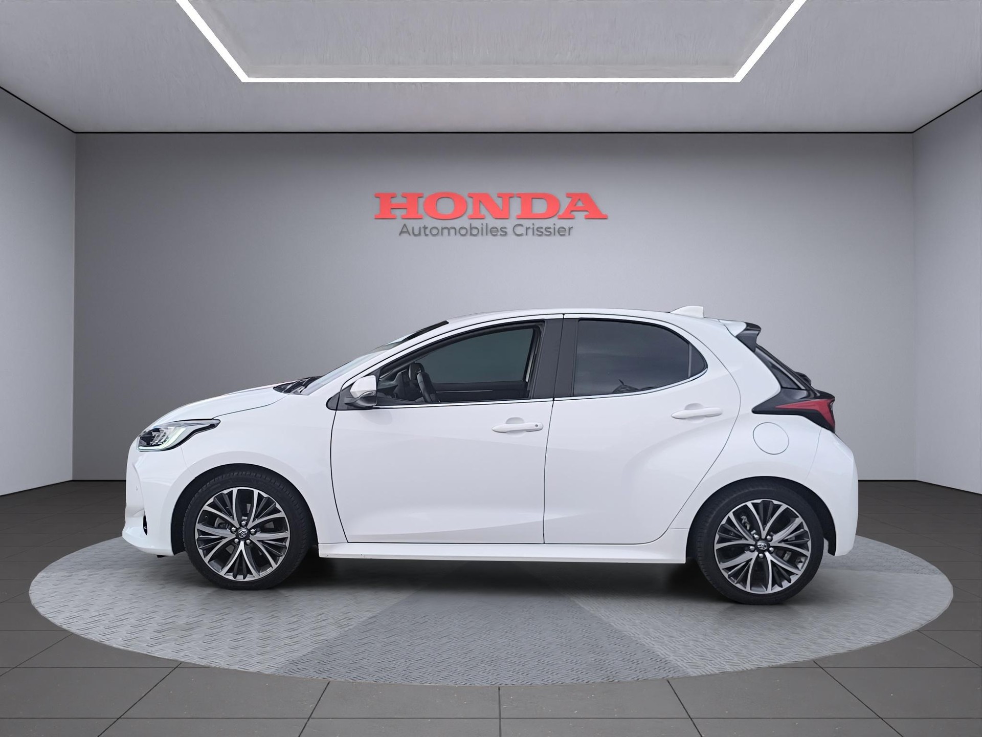 TOYOTA Yaris 1.5 VVT-i HSD Premium-image-3