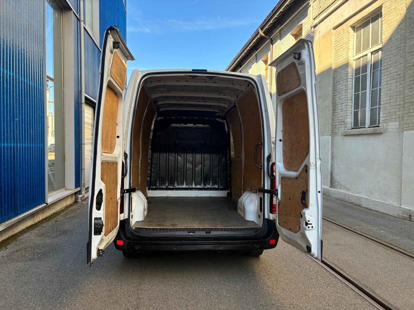 RENAULT Master T33 2.3dCi 135 L2H2-image-12