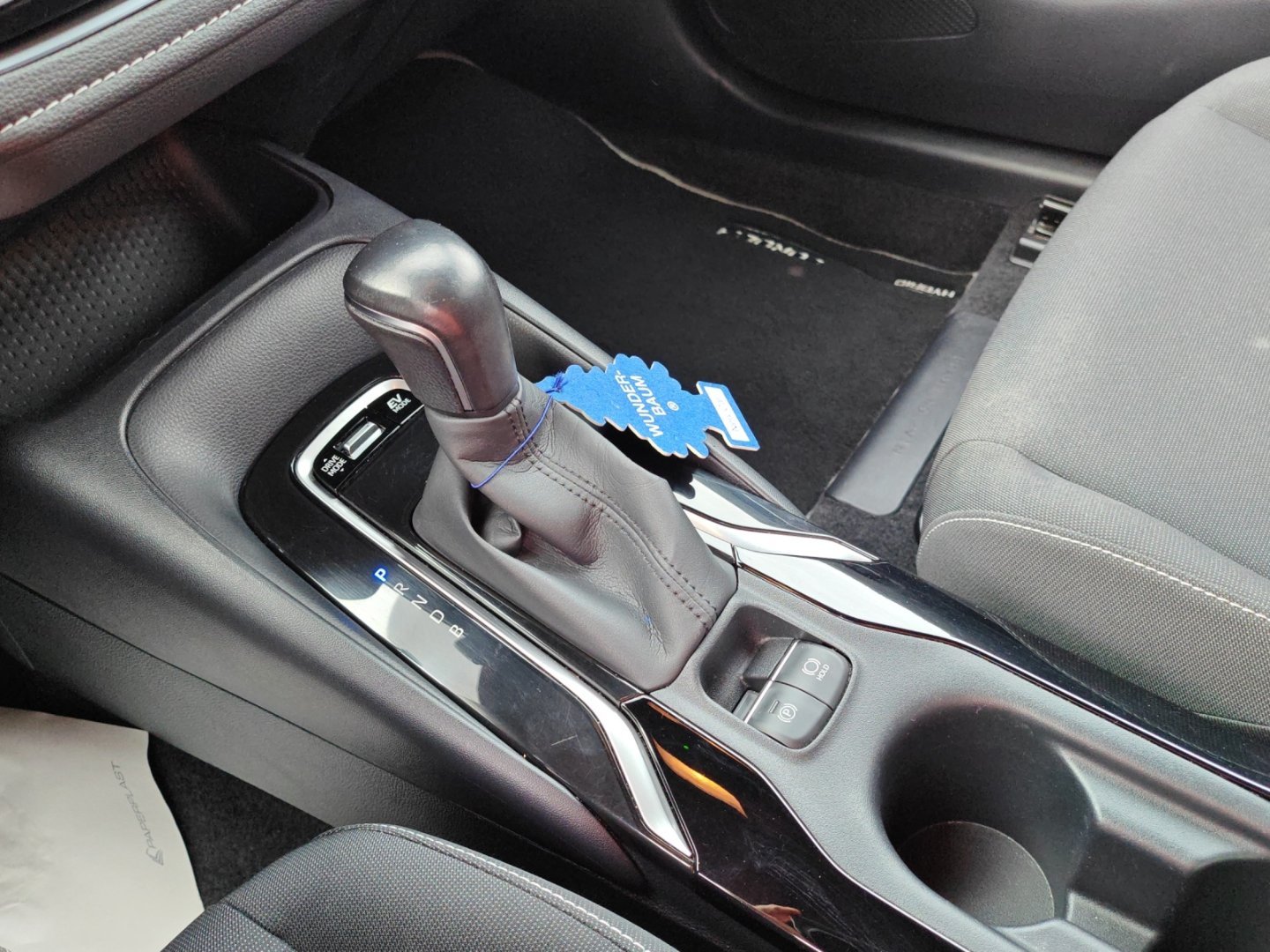 TOYOTA Corolla 1.8 HSD Trend e-CVT (Véhicule Suisse · Expertise du jour · Service · Garantie)-image-15