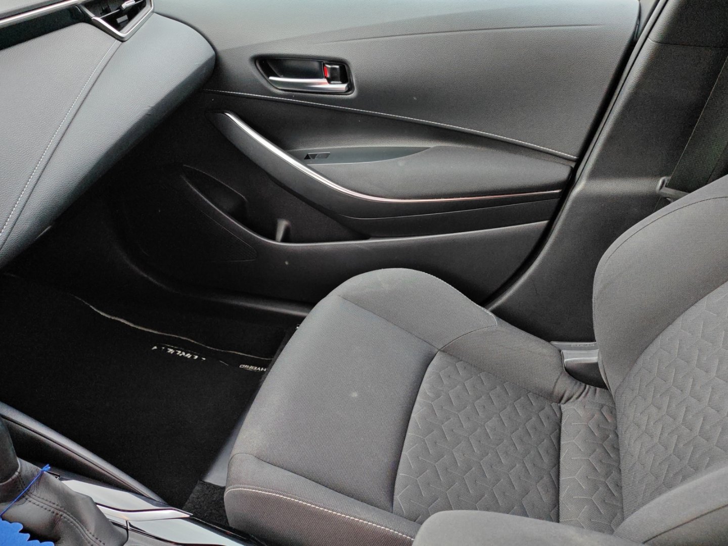 TOYOTA Corolla 1.8 HSD Trend e-CVT (Véhicule Suisse · Expertise du jour · Service · Garantie)-image-14