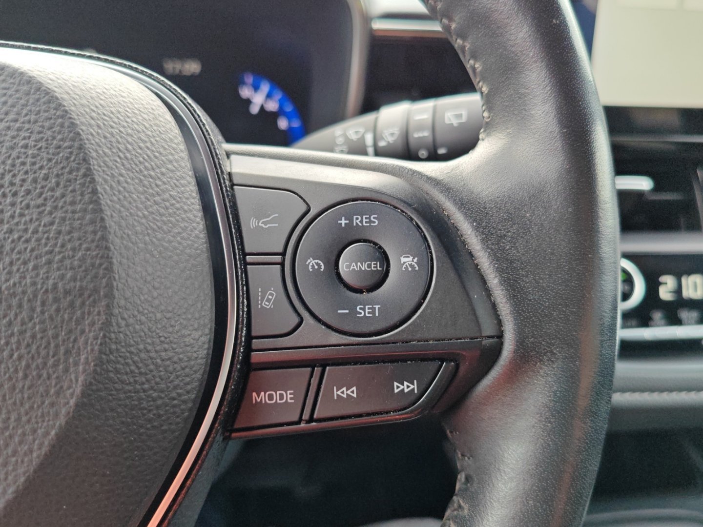 TOYOTA Corolla 1.8 HSD Trend e-CVT (Véhicule Suisse · Expertise du jour · Service · Garantie)-image-19