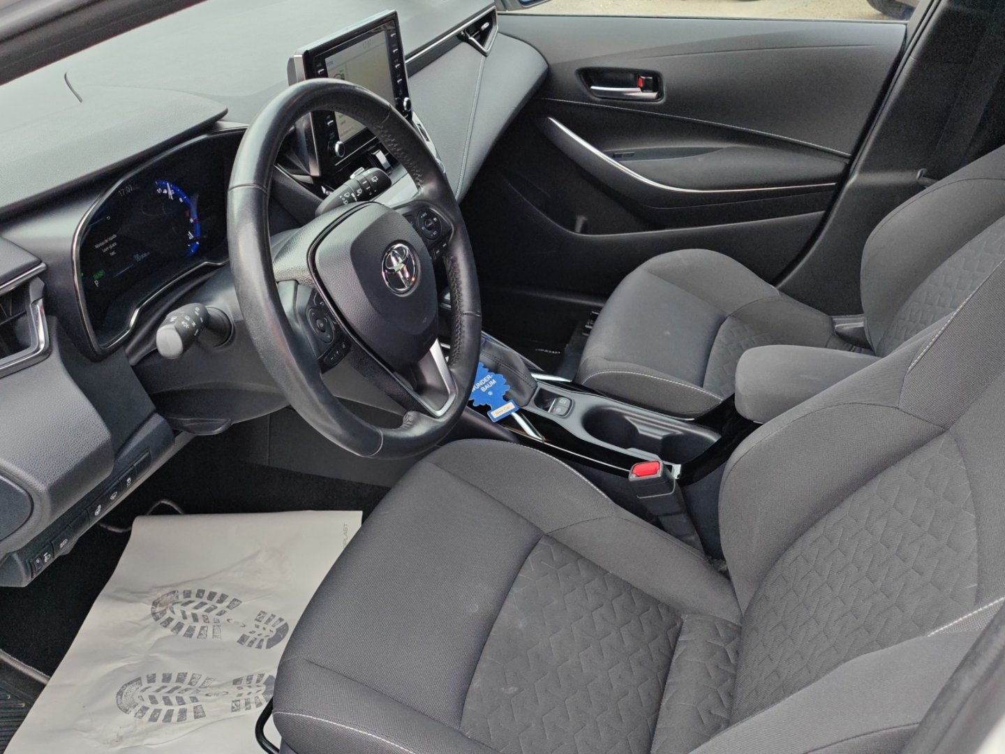 TOYOTA Corolla 1.8 HSD Trend e-CVT (Véhicule Suisse · Expertise du jour · Service · Garantie)-image-13
