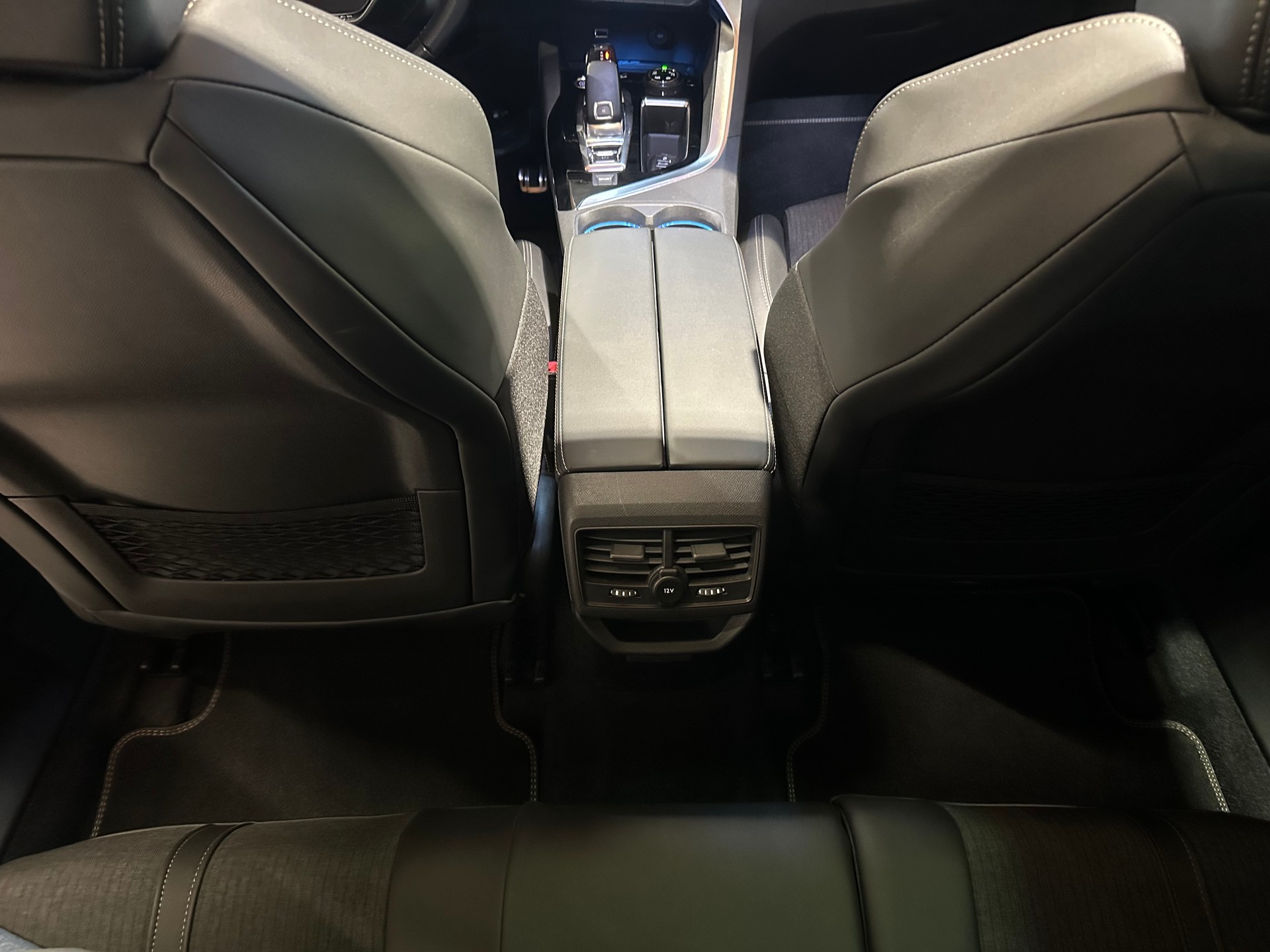 PEUGEOT 3008 1.5 BlueHDi GT Line EAT/Vollausstattung/8 x Aluräder/1. Jahr Garantie-image-27