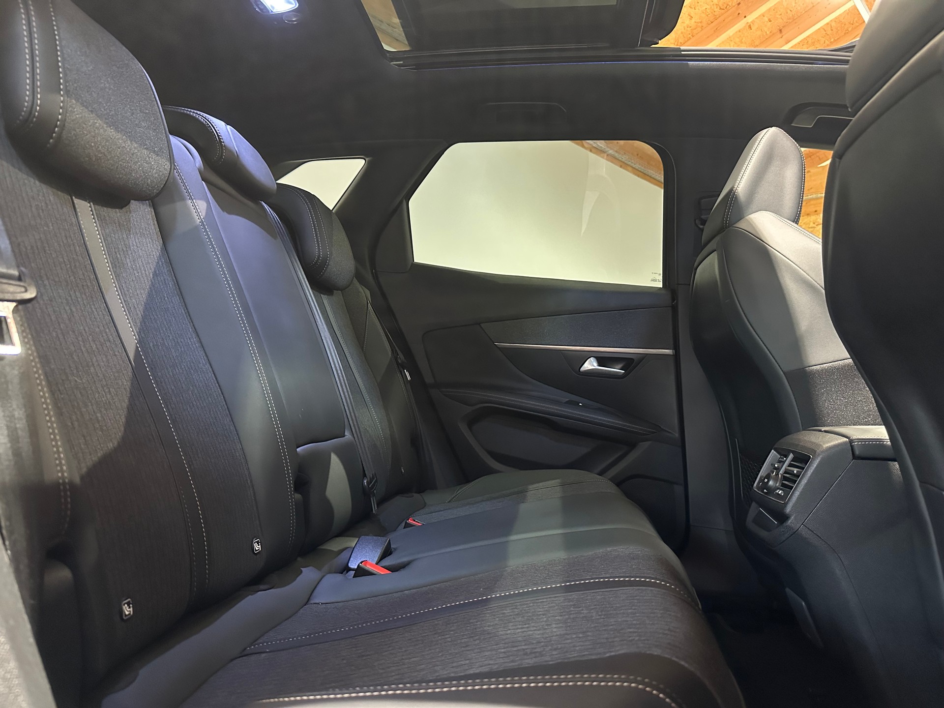 PEUGEOT 3008 1.5 BlueHDi GT Line EAT/Vollausstattung/8 x Aluräder/1. Jahr Garantie-image-22