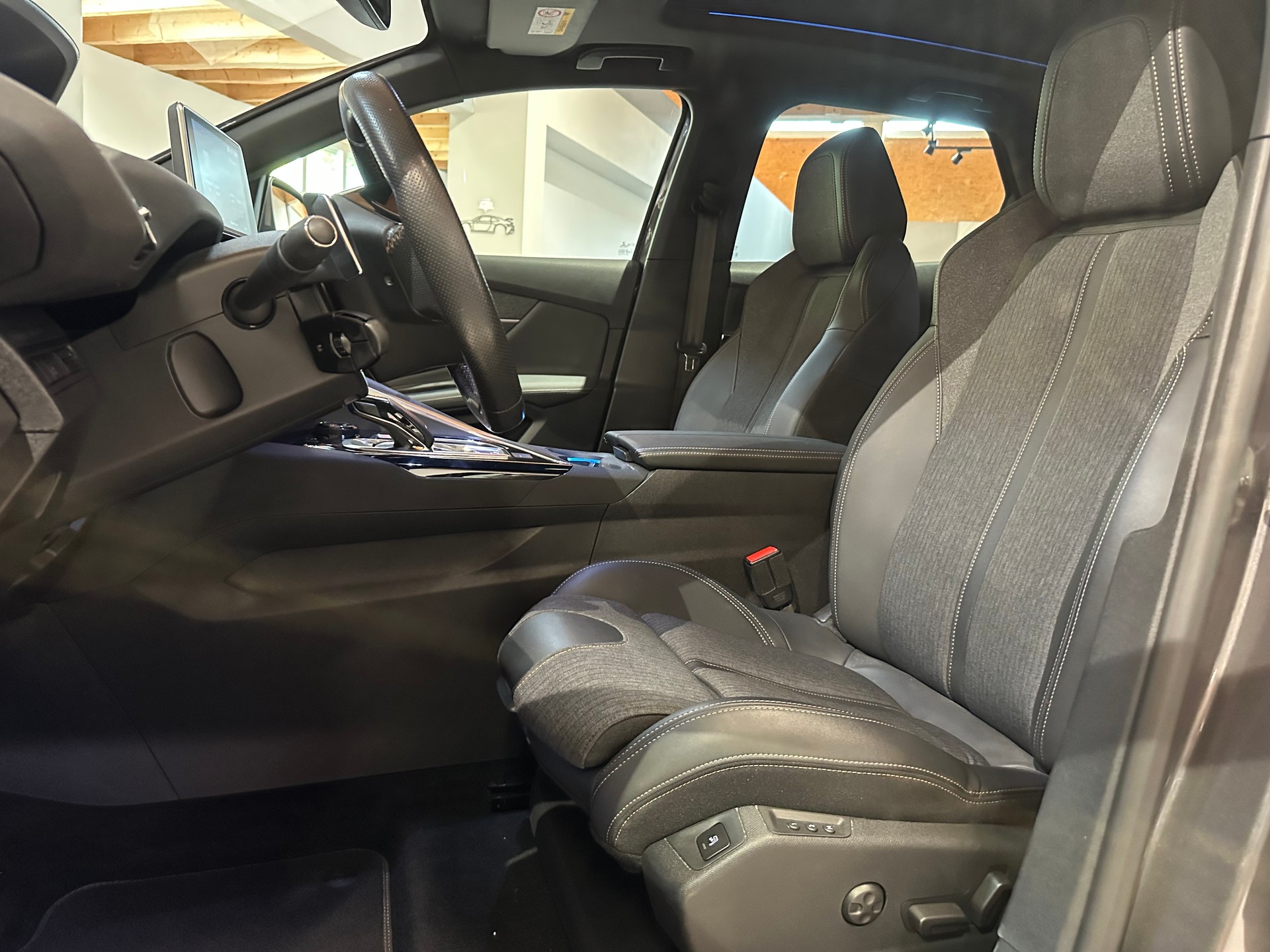 PEUGEOT 3008 1.5 BlueHDi GT Line EAT/Vollausstattung/8 x Aluräder/1. Jahr Garantie-image-11