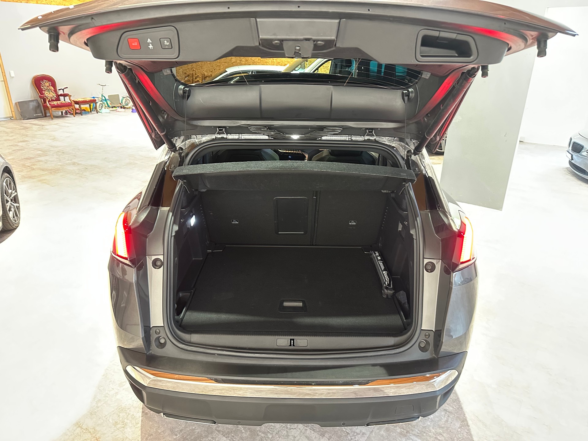 PEUGEOT 3008 1.5 BlueHDi GT Line EAT/Vollausstattung/8 x Aluräder/1. Jahr Garantie-image-6