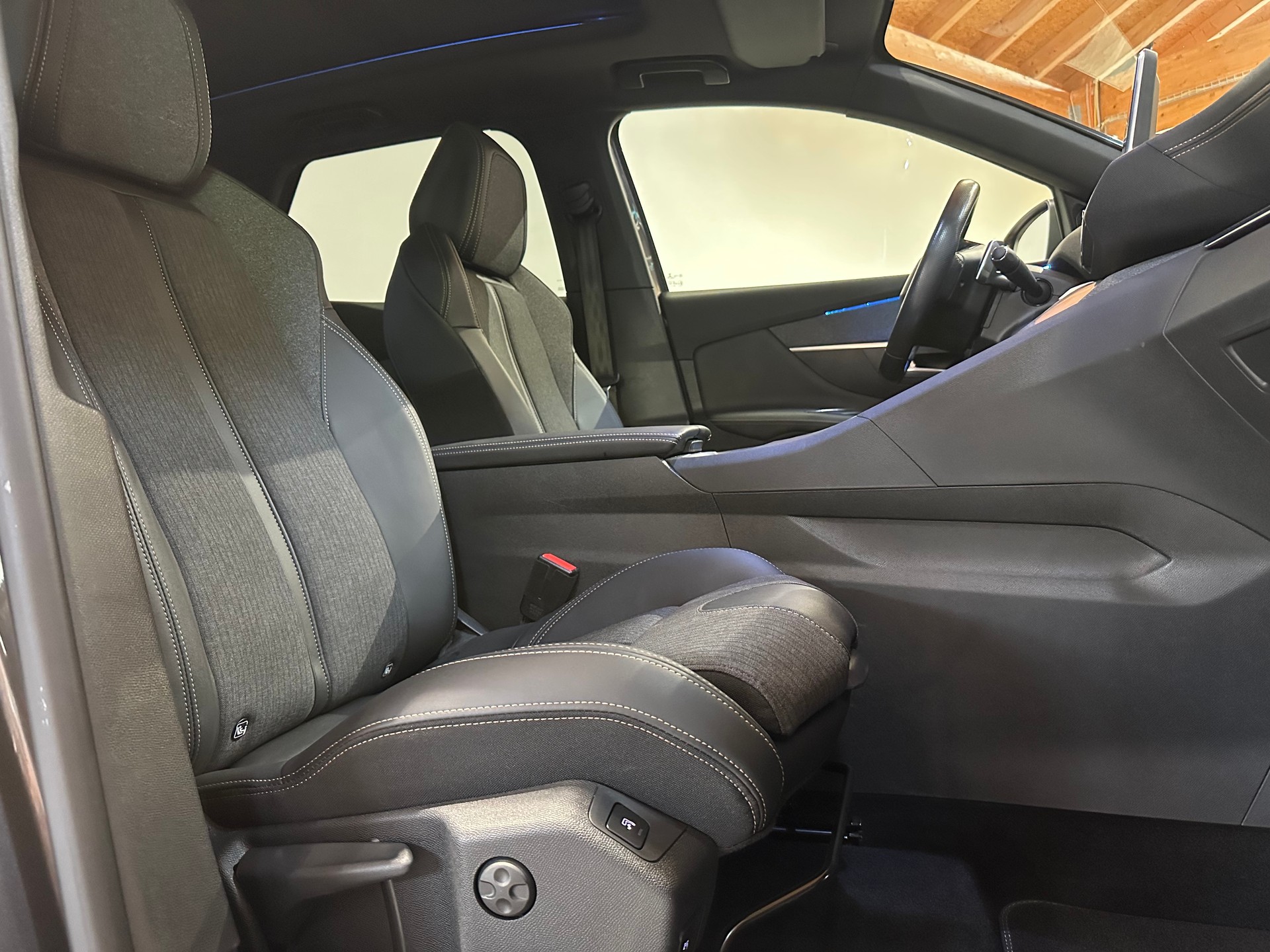 PEUGEOT 3008 1.5 BlueHDi GT Line EAT/Vollausstattung/8 x Aluräder/1. Jahr Garantie-image-14