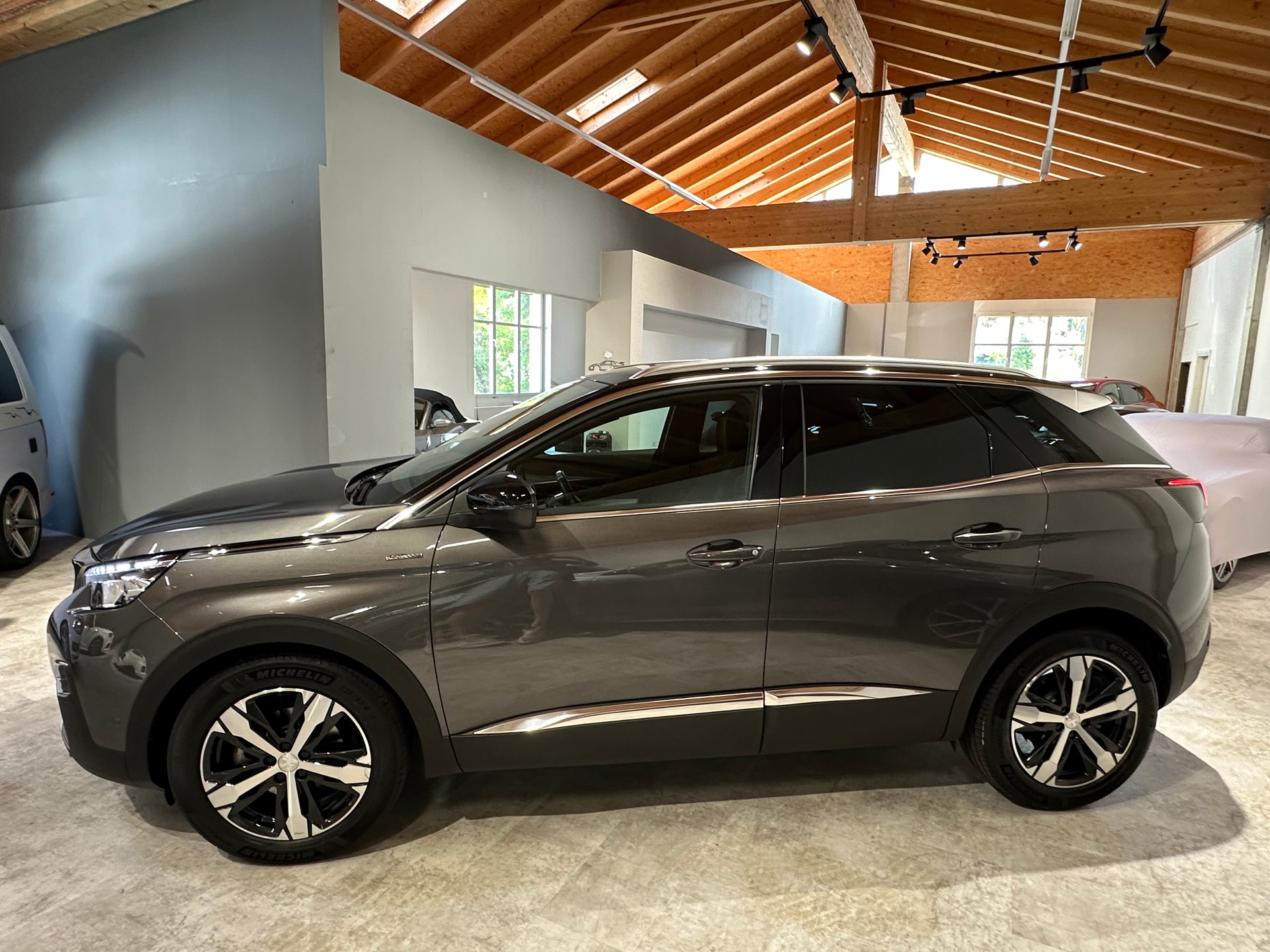 PEUGEOT 3008 1.5 BlueHDi GT Line EAT/Vollausstattung/8 x Aluräder/1. Jahr Garantie-image-2