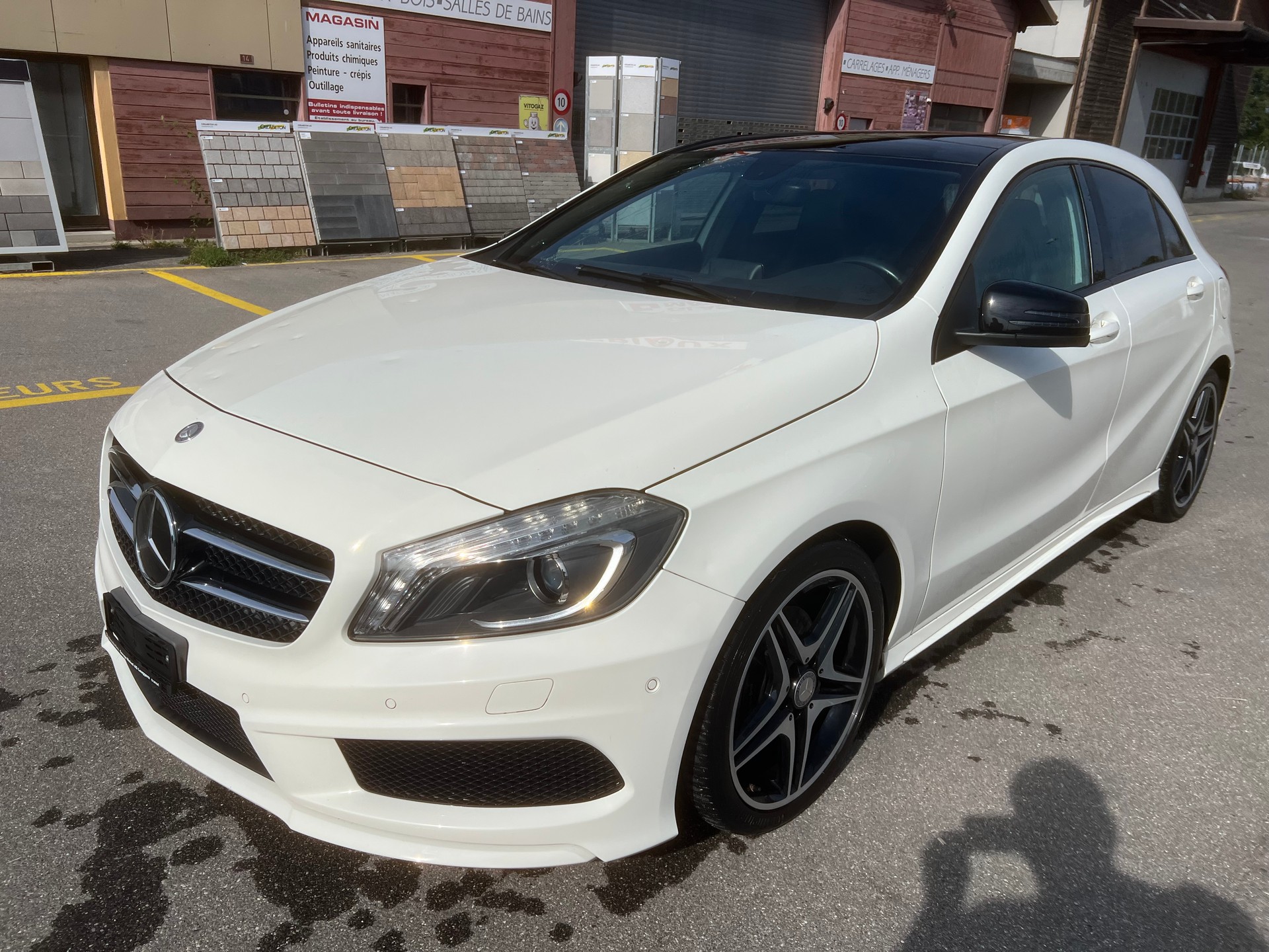 MERCEDES-BENZ A 200 AMG Line-image-0